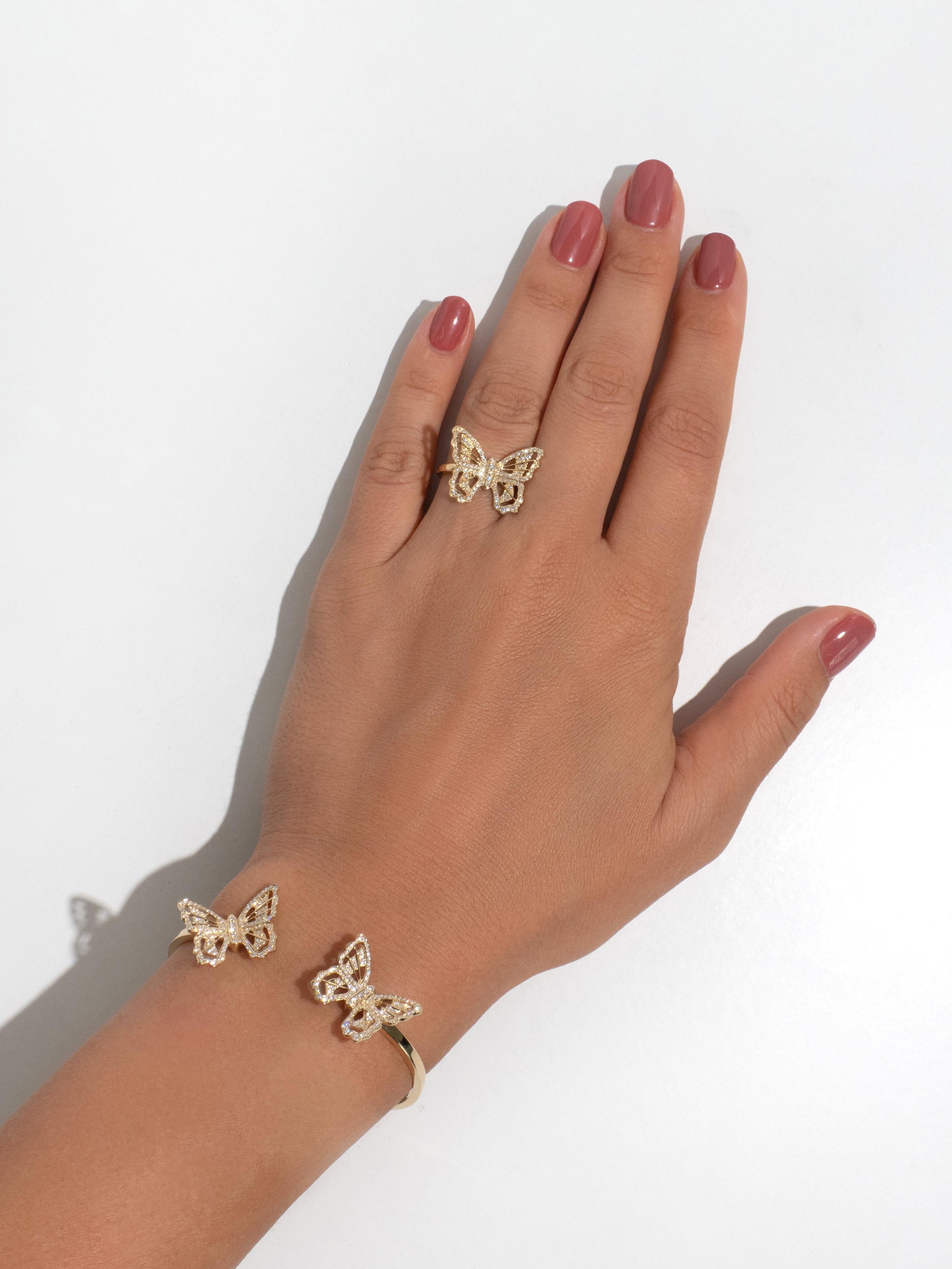 Moderne Bracelet jonc papillon en or jaune 18 carats avec diamants en vente