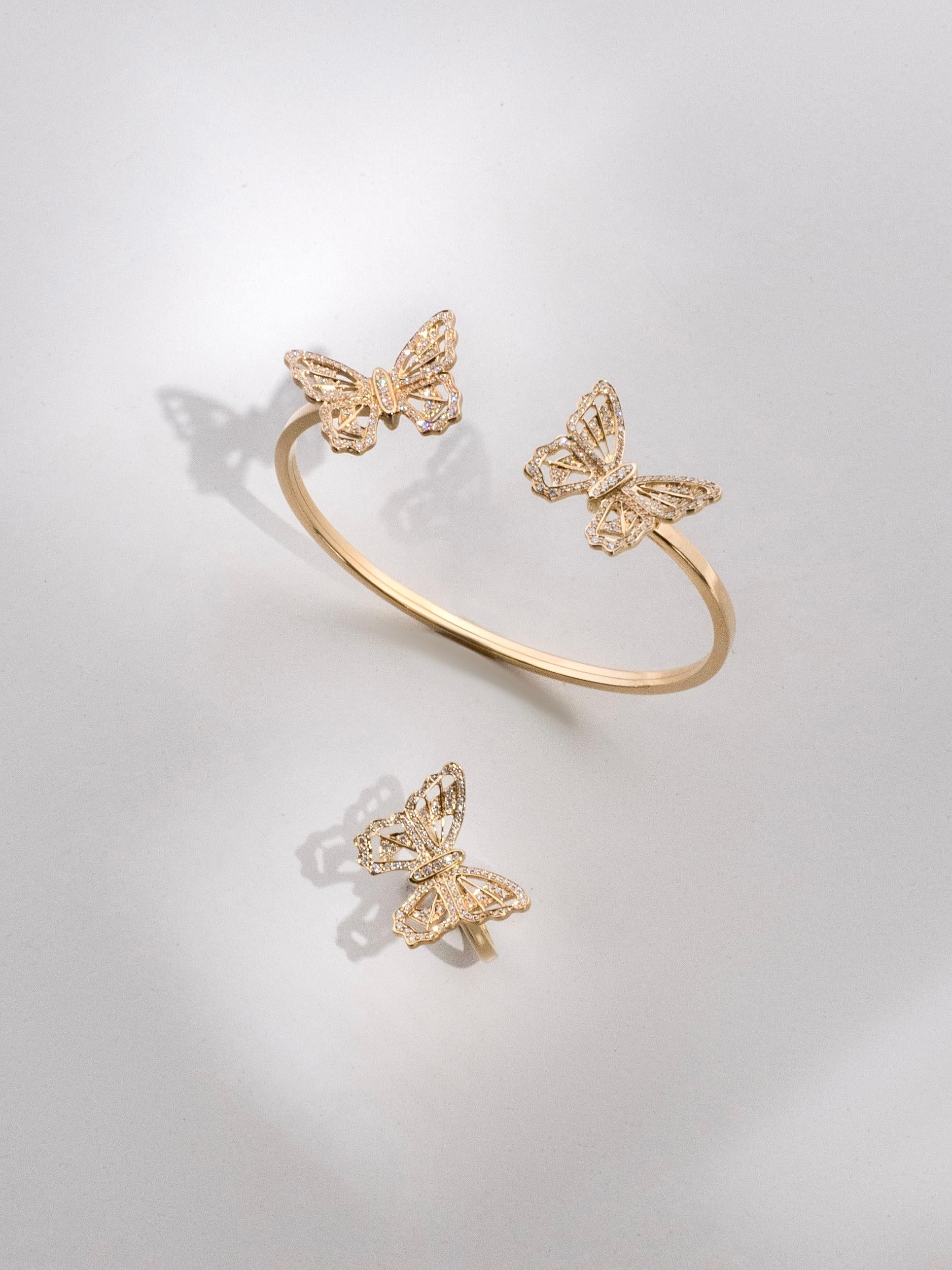 Bracelet jonc papillon en or jaune 18 carats avec diamants Neuf - En vente à Bangkok, TH