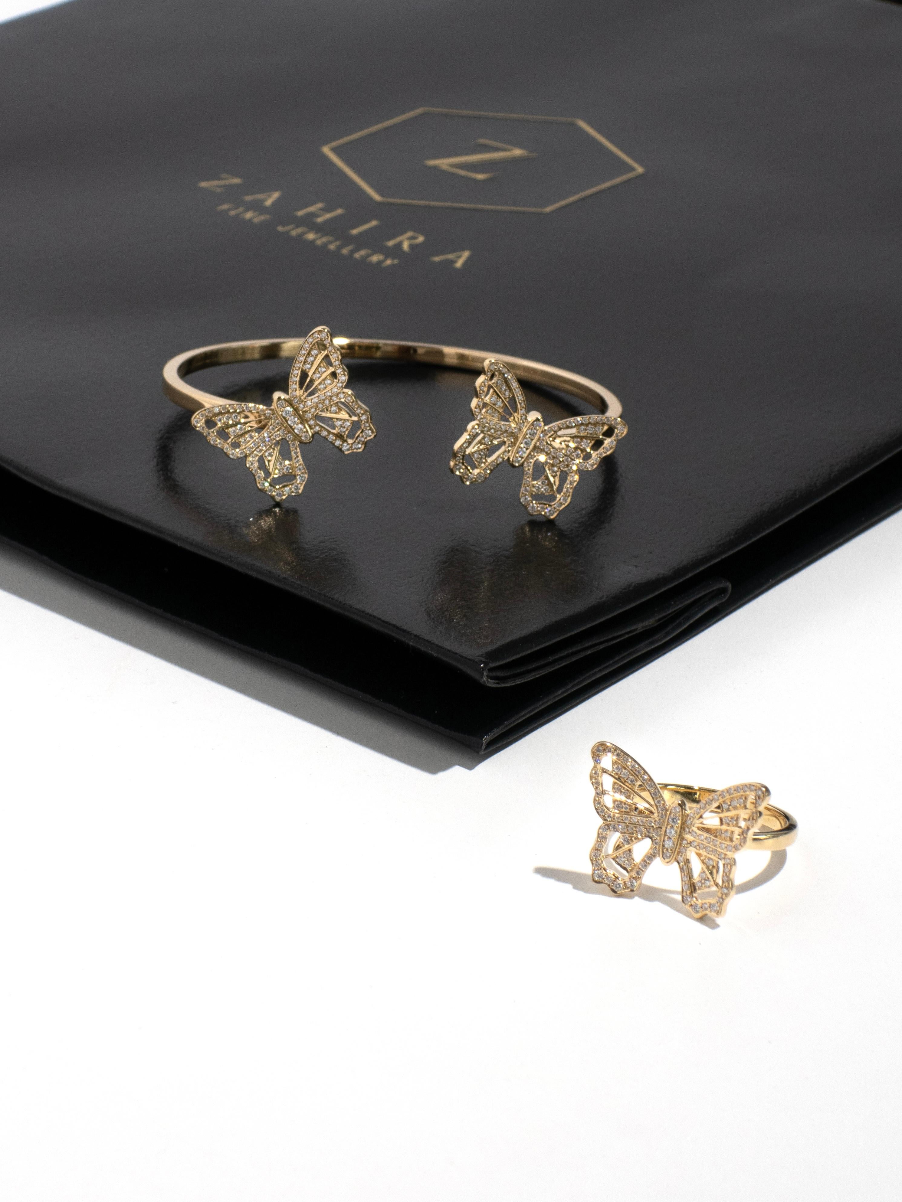 Bracelet jonc papillon en or jaune 18 carats avec diamants en vente 1