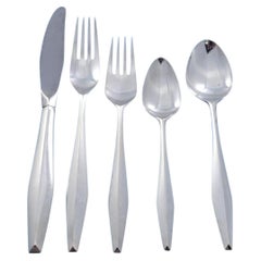 Diamond by Reed and Barton Sterling Silver Flatware Set for 18 Service 99 pcs