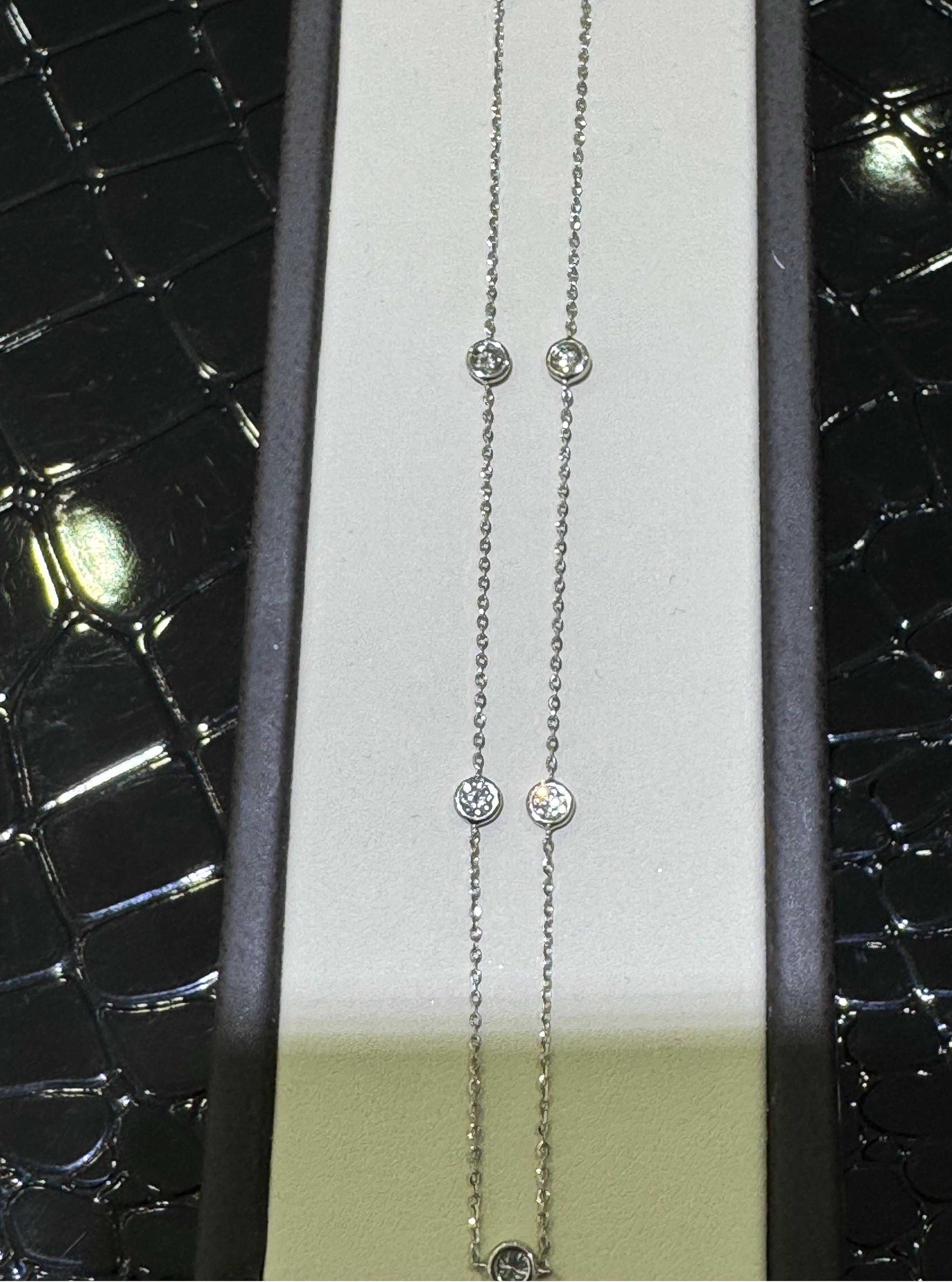 Diamond By The Yard Halskette in 14k Weißgold .

9 Diamanten 0,86 ctw. Die Länge ist um 16