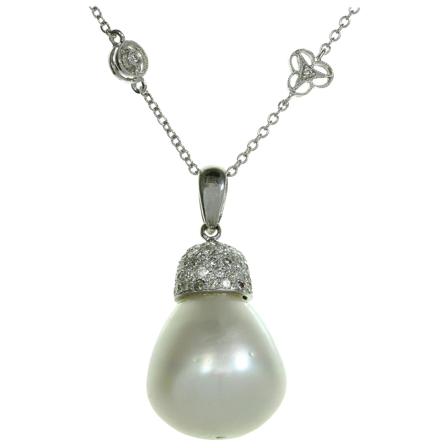Halskette mit großem Anhänger Schmuckmetall Stein & Perlenbesatz Barock Stil 