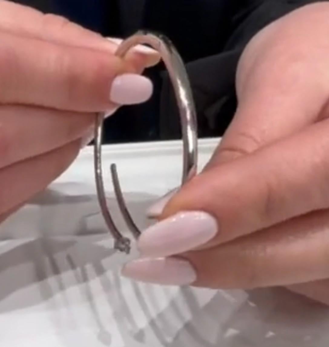 Bypass-Armreif aus 14 Karat Weißgold mit Diamanten in Birnenform und Diamant-Akzent im Angebot 2