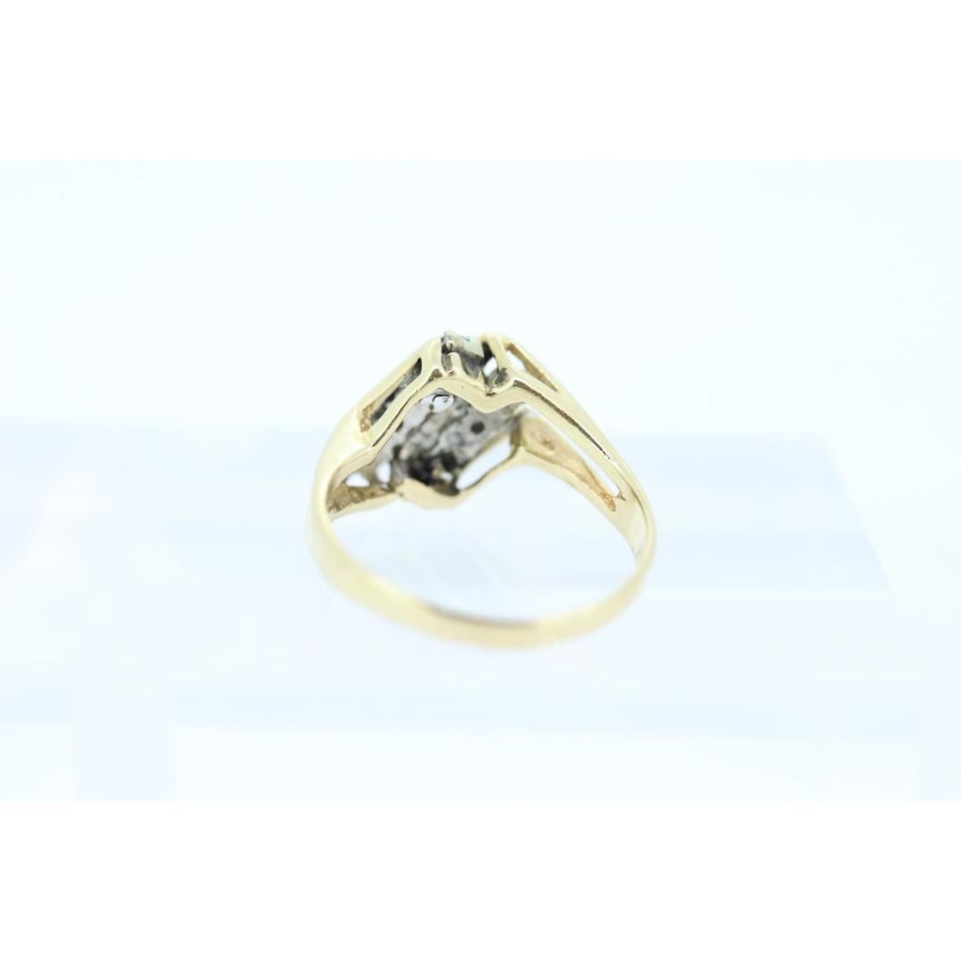 Vintage des années 1980
Taille : 4 1/2 US
MATERIAL : Pierre
Pierre précieuse : Diamant
Couleur de la pierre : Incolore
Couleur du bracelet : or

Style : Avant garde

Une pièce étonnante. Cette bague est un véritable symbole. Vintage des années 80.