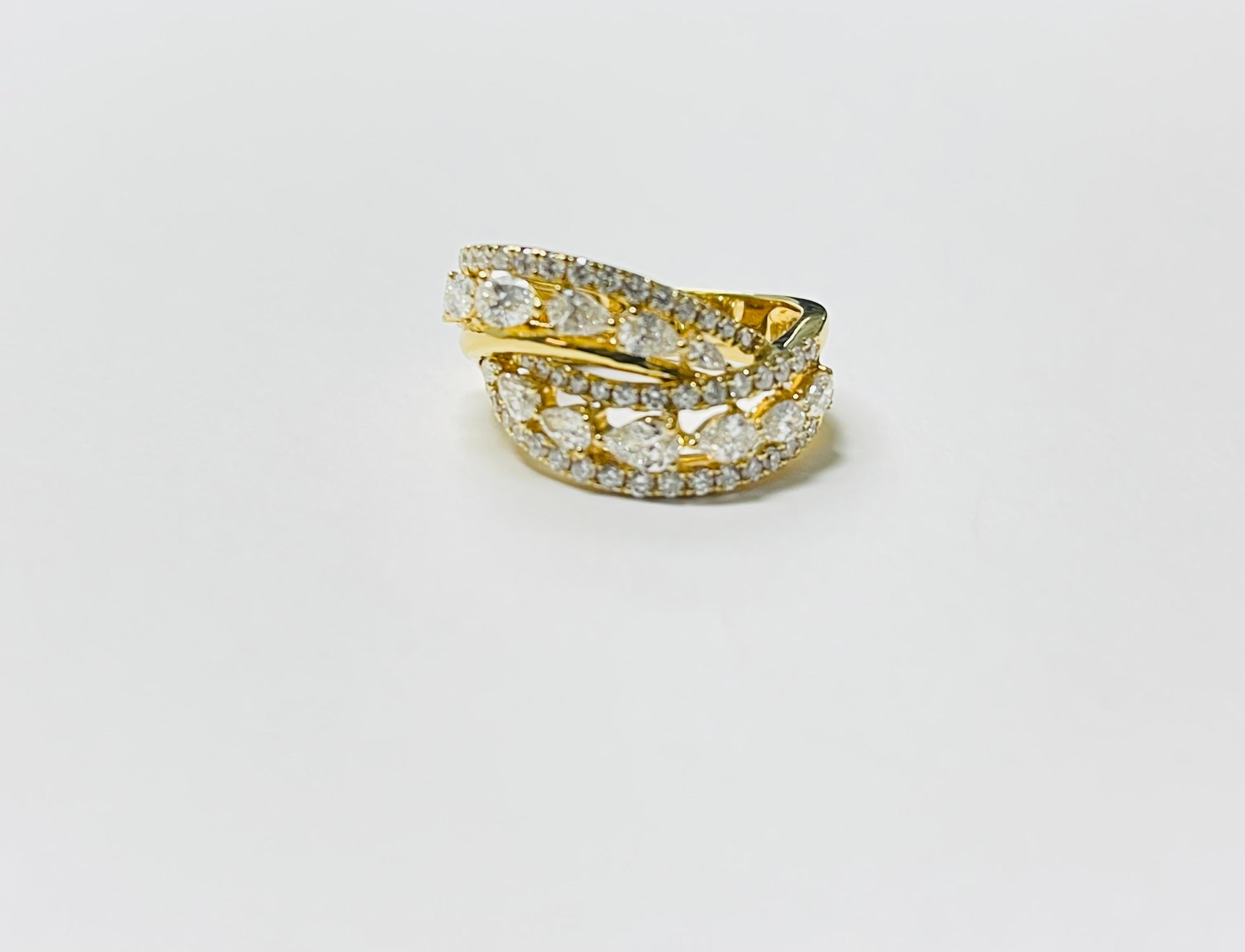 Diamond ByPass Ring In 18 Karat Yellow Gold. Neuf - En vente à New York, NY