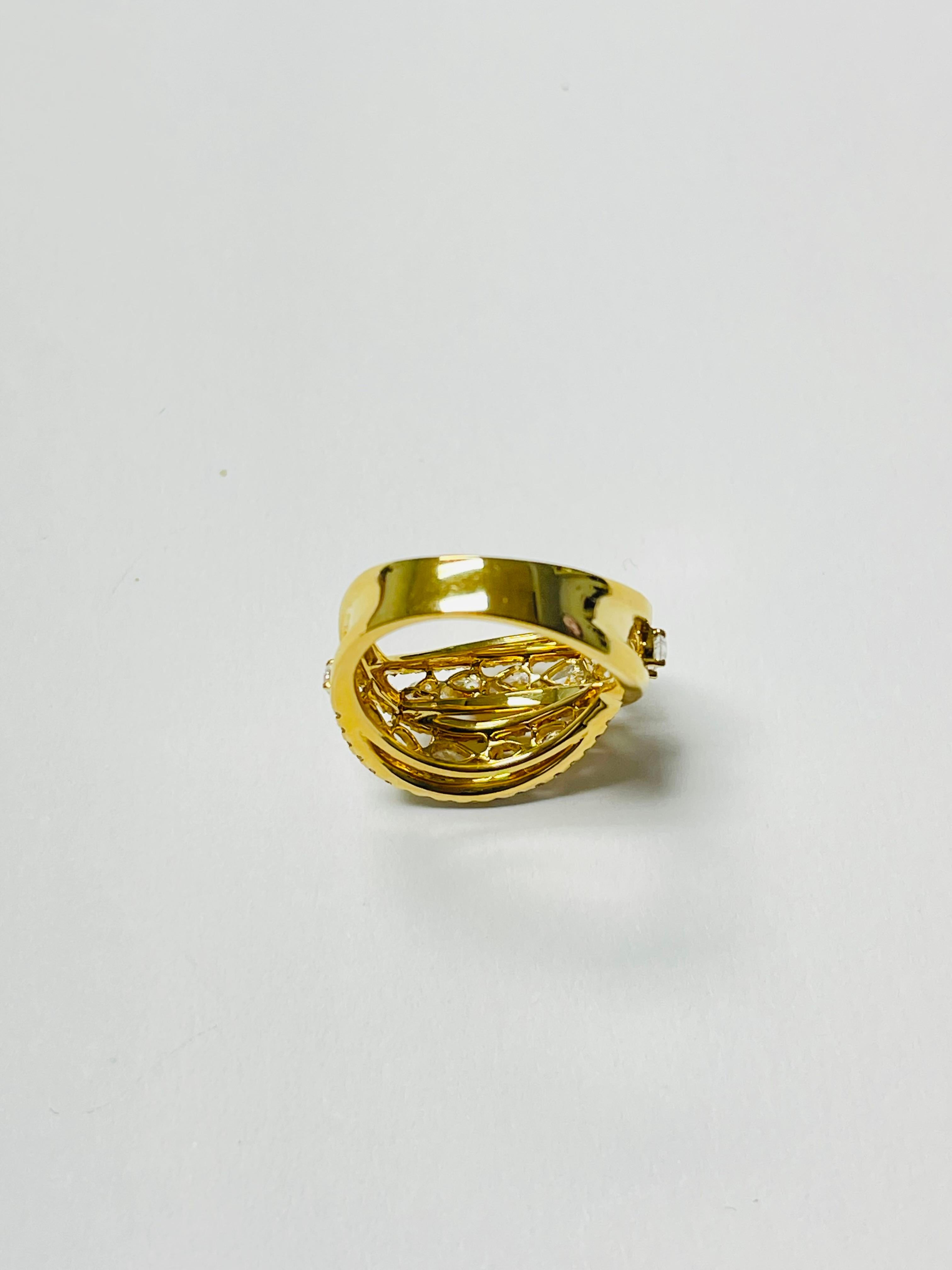 Diamond ByPass Ring In 18 Karat Yellow Gold. Pour femmes en vente