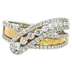 Anello con diamante ByPass in oro bianco e giallo.