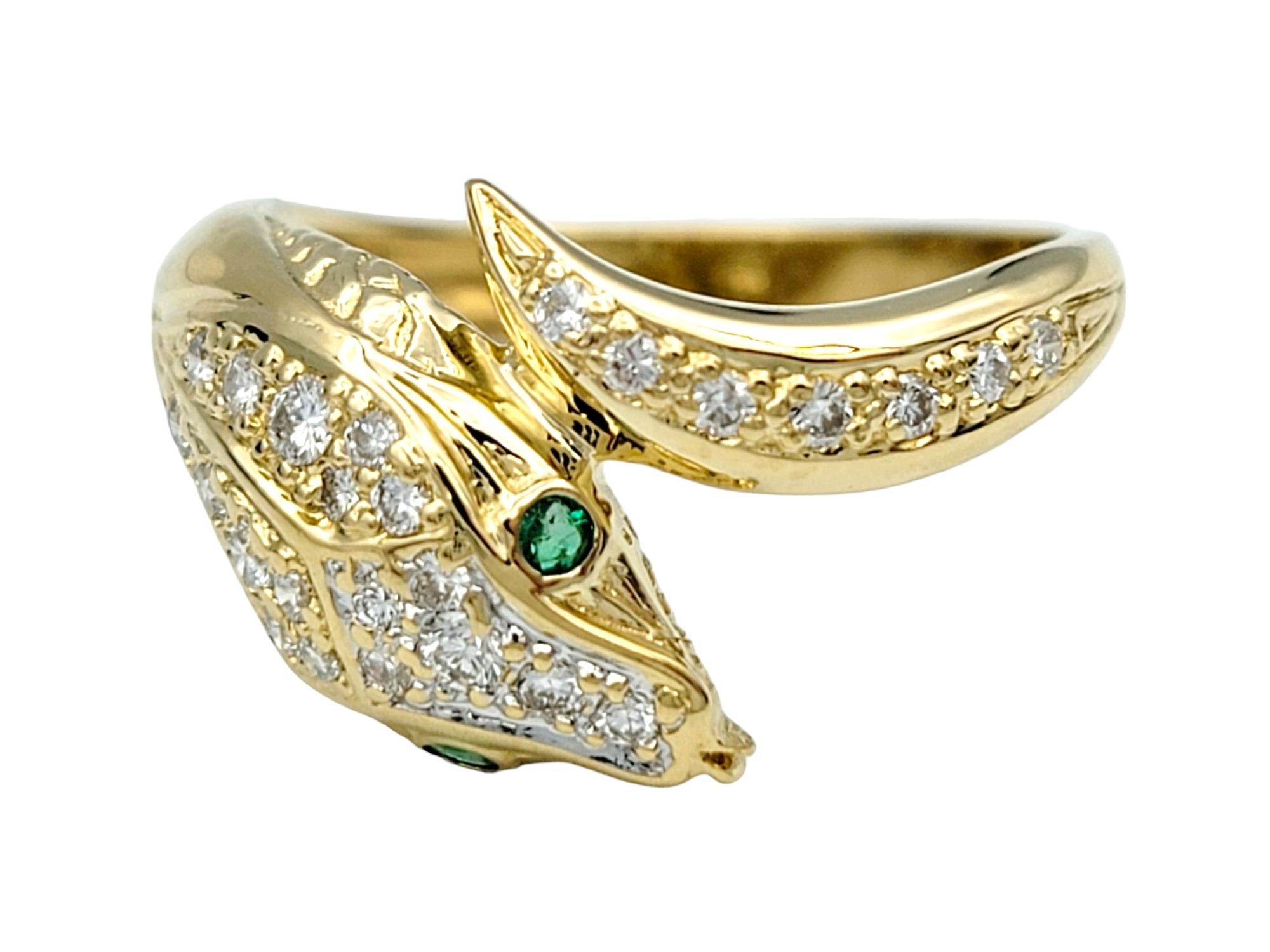 Misura dell'anello: 5.75

Questo affascinante anello a serpente con diamante bypass, incastonato in oro giallo 18 carati, è un pezzo squisito caratterizzato da un elegante design a serpente, ornato da diamanti scintillanti che avvolgono con grazia