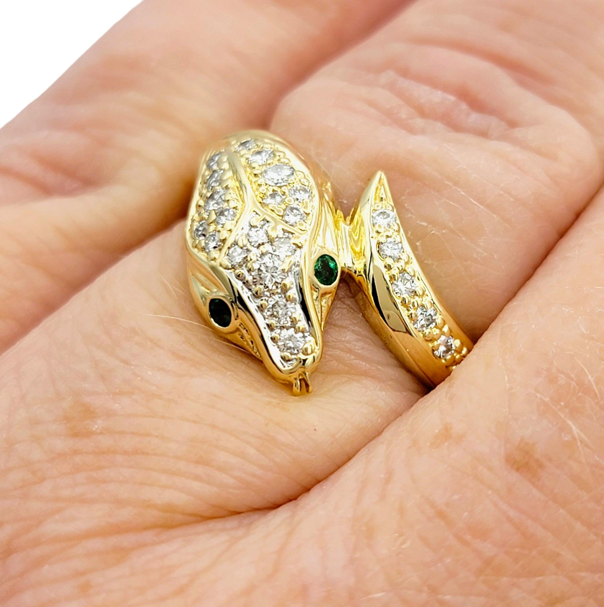 Anello a serpente con diamante bypass e occhi di smeraldo incastonati in oro giallo 18 carati in vendita 1