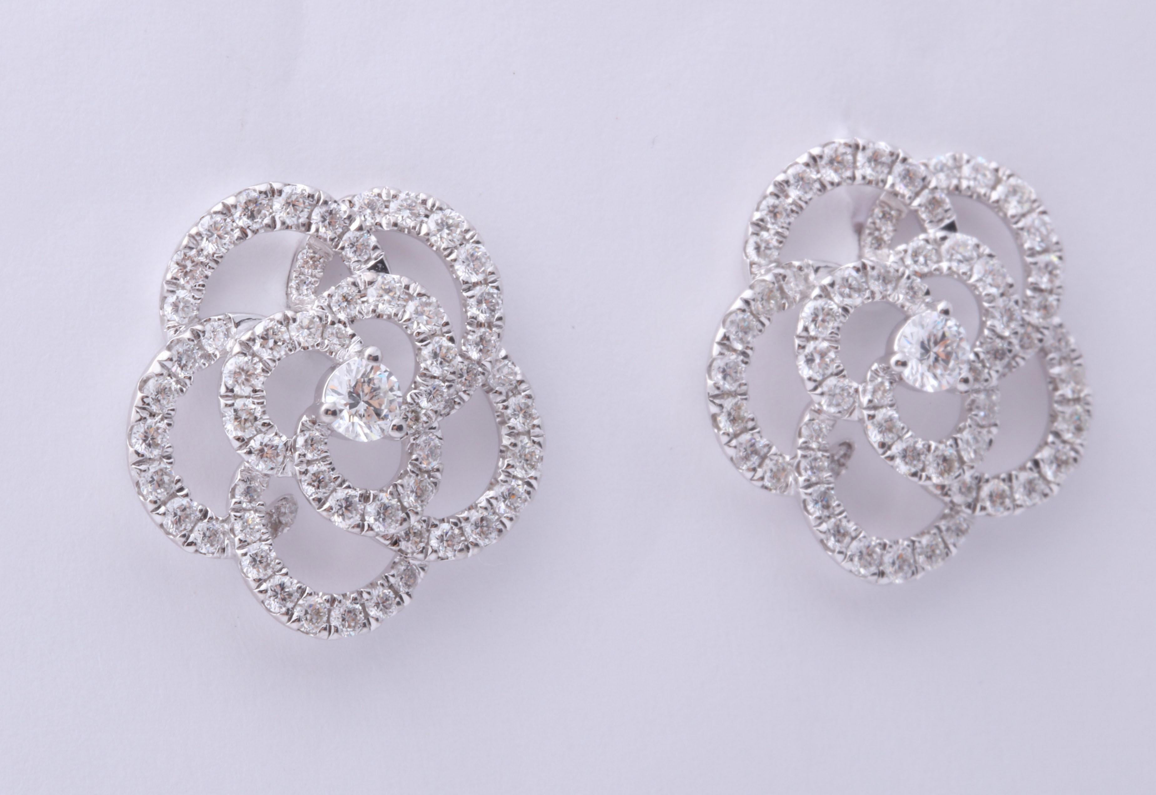 Boucles d'oreilles fleur de camélia en diamant en vente 1