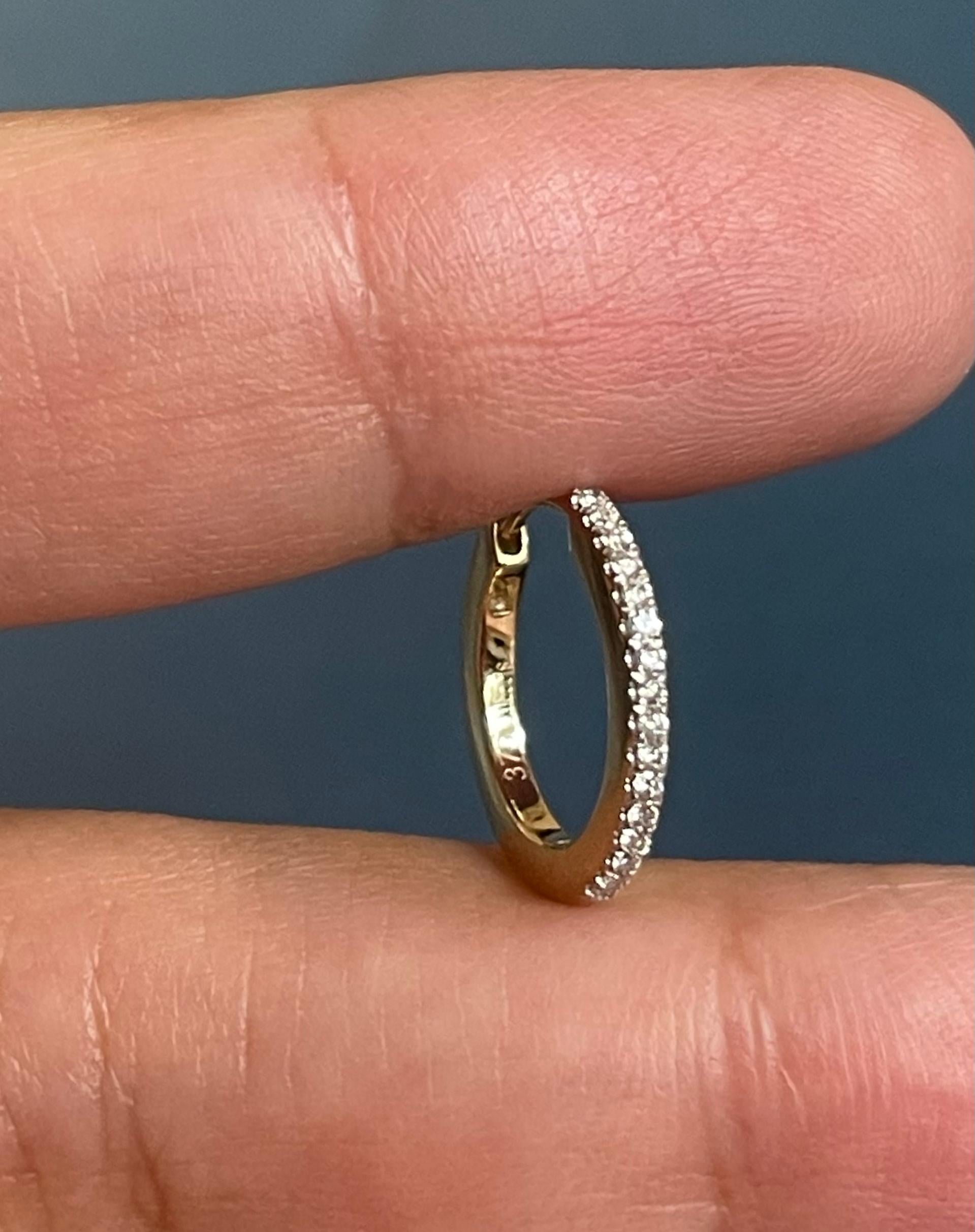 DIAMOND CARTILAGE HOOP Earring IN 9CT GOLD In New Condition For Sale In Ilford, GB