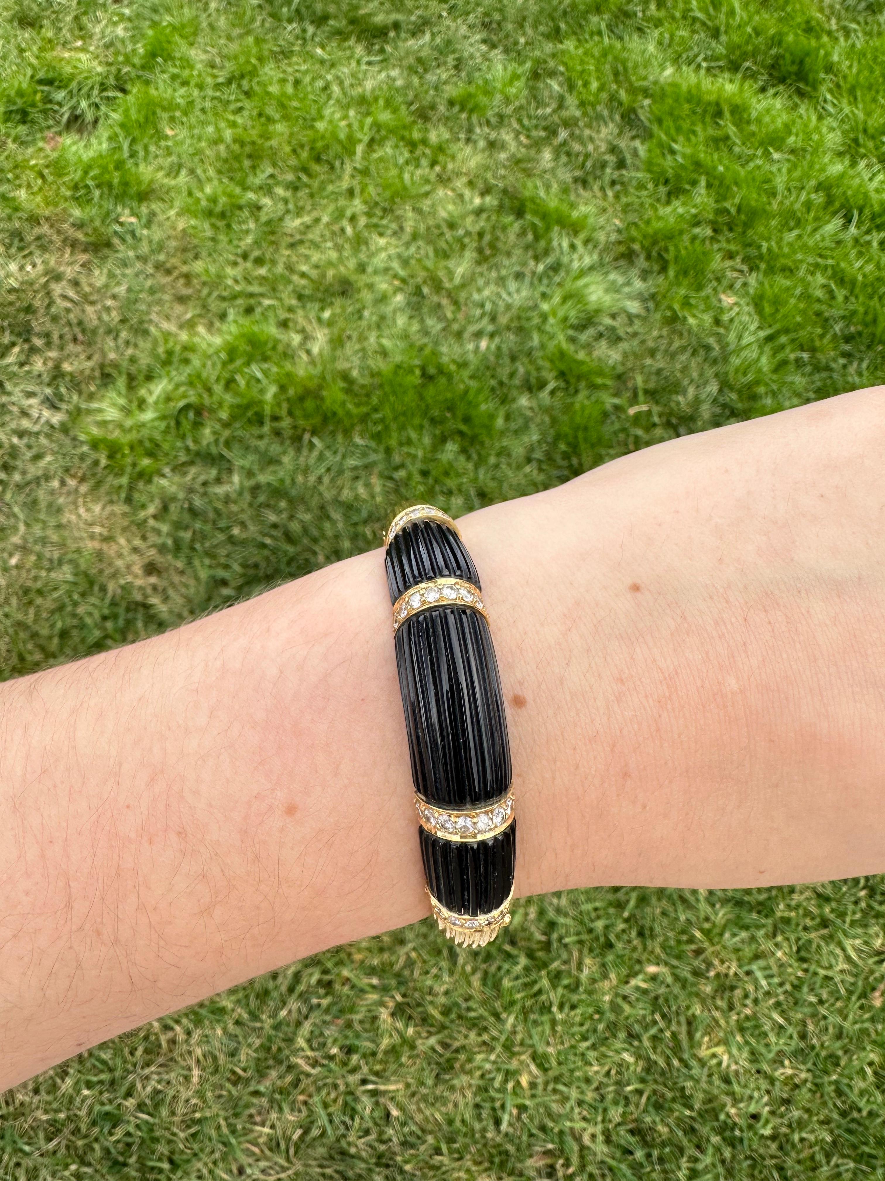 Diamond Carved Black Onyx Hinged Bangle Bracelet, 18K Yellow Gold In Good Condition For Sale In McLeansville, NC