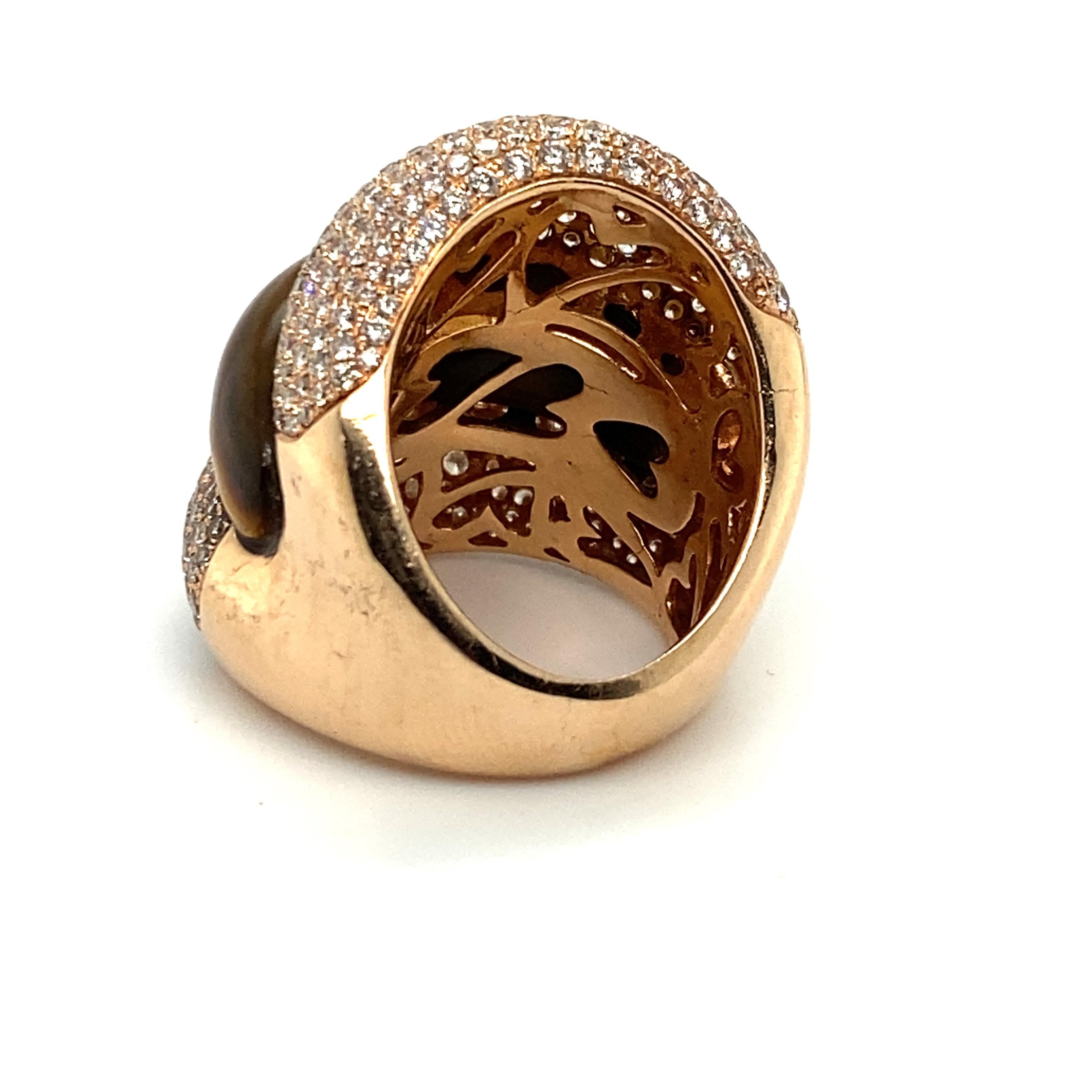 Diamond and Carved Tiger's Eye Quartz Polished 18 Karat Gold Cocktail Ring In Good Condition For Sale In Dallas, TX
