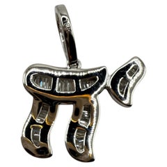 Diamond Chai pendant 18KT white gold VS diamonds well crafted
