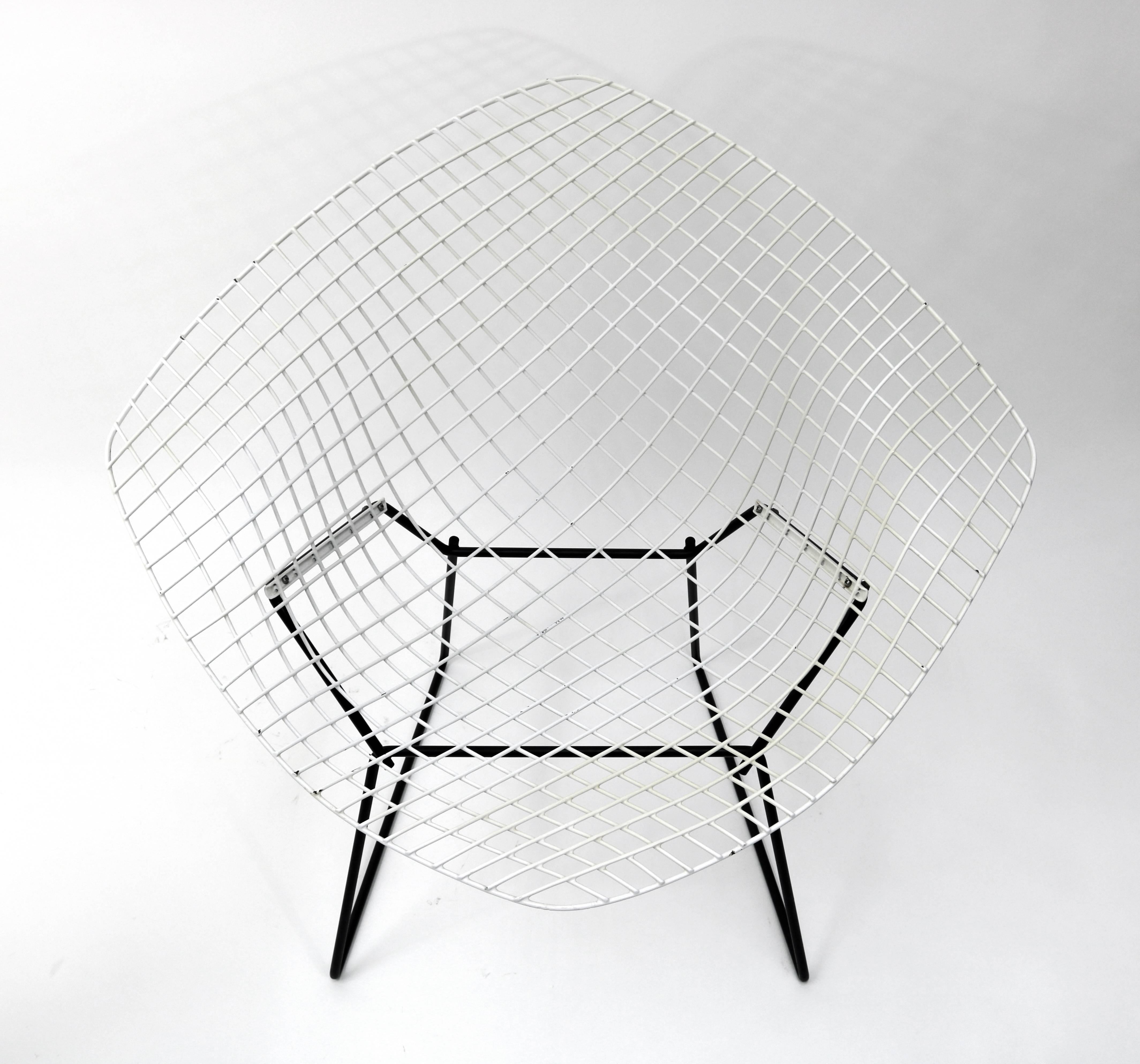 'Diamond' chair designed by Harry Bertoia for Knoll, in white enameled stainless steel on a welded black steel base.

Please note: Pickup for this chair is in Denver, CO.

The diamond chair is, according to Knoll, an astounding study in space,