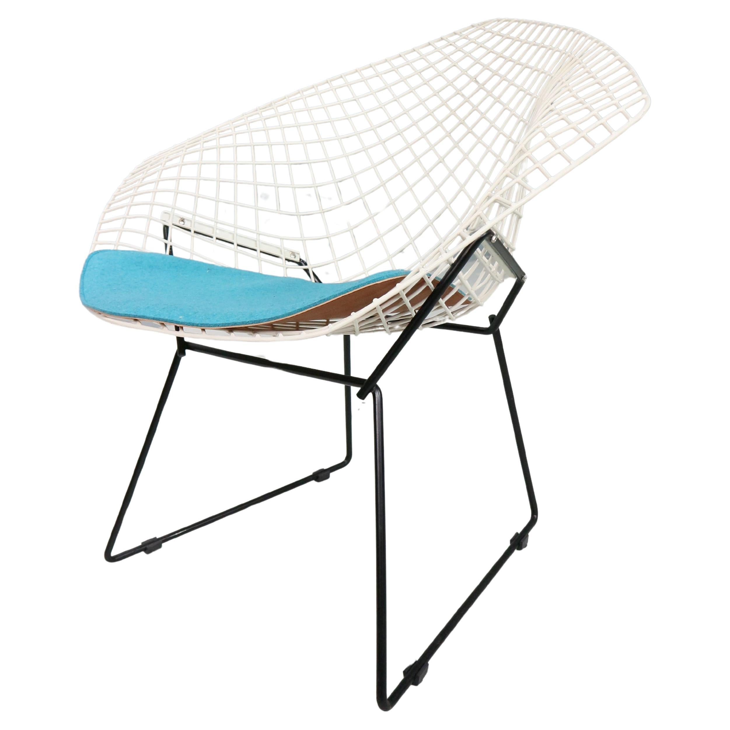 Diamond chair by Harry Bertoia in white & black metal and new blue seating 1960s