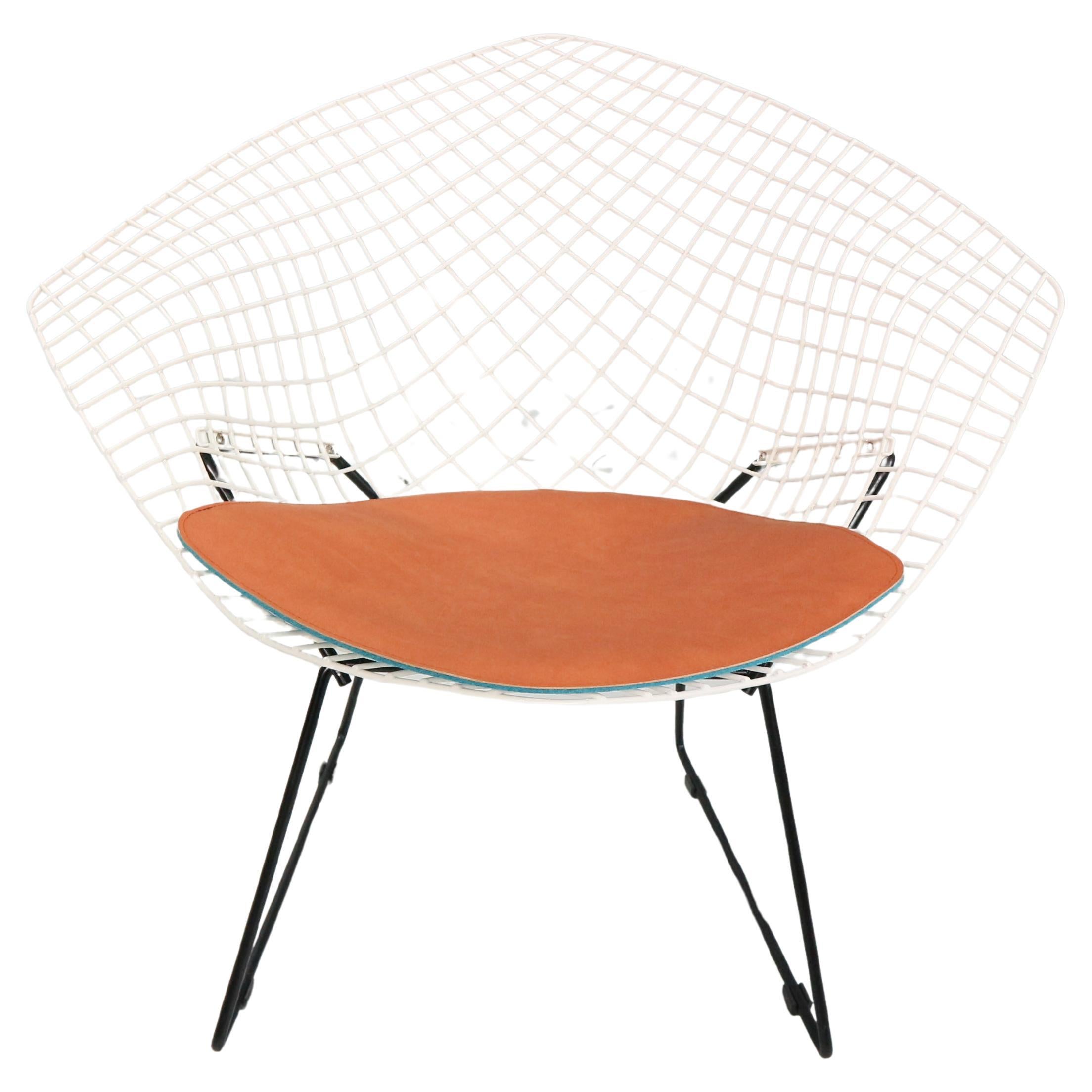 Diamond chair by Harry Bertoia in white & black metal and new leather seating
