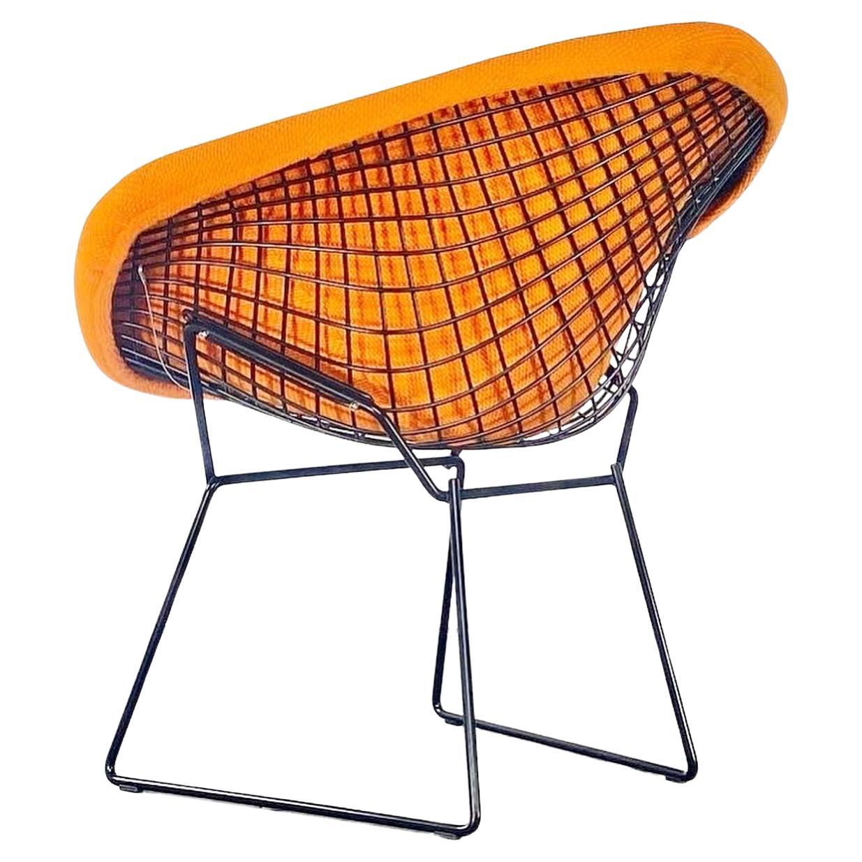 Diamond chair designed by Harry Bertoia for Knoll International in Cato ...