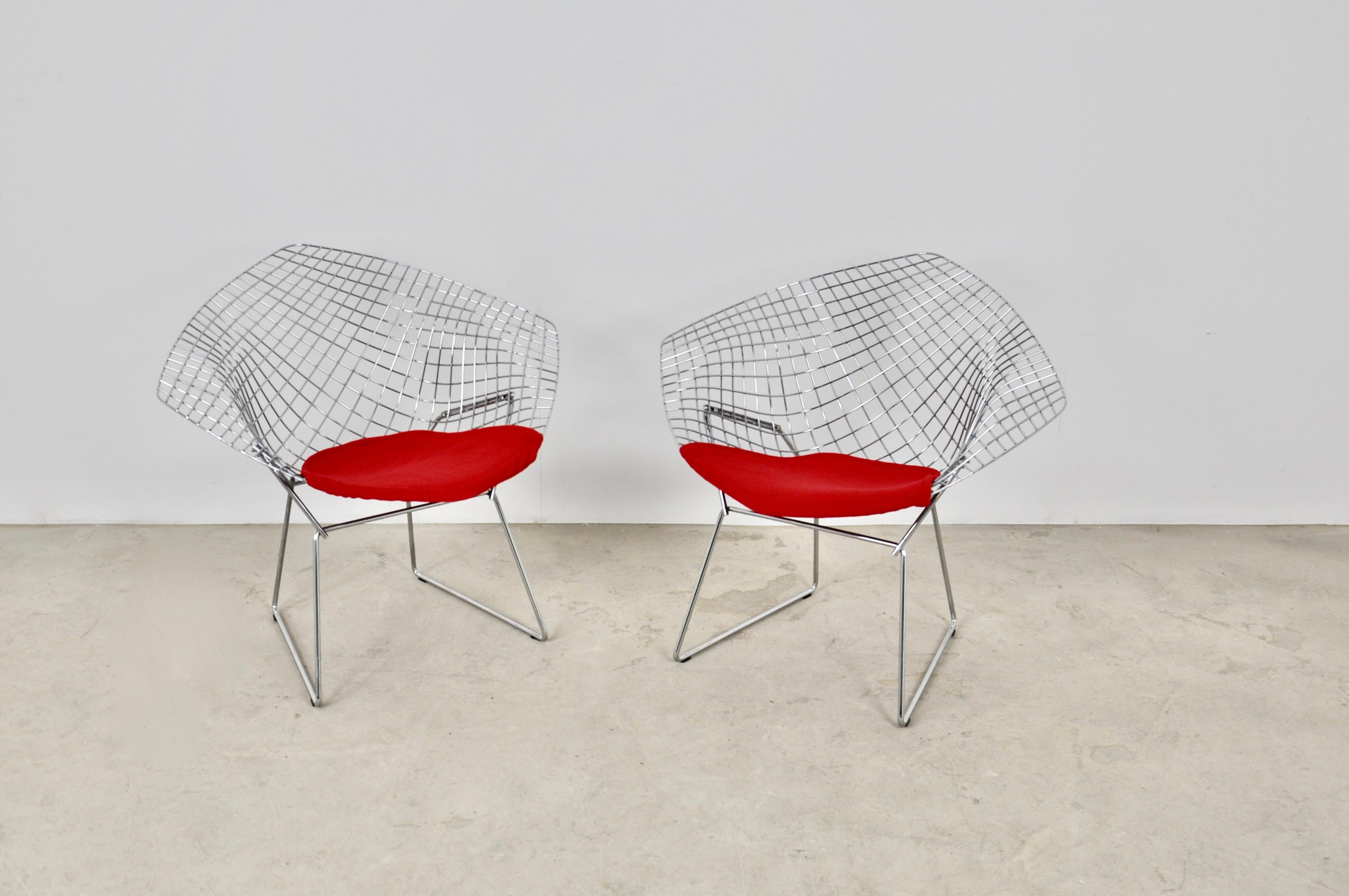 Pair of armchairs in chromed metal and red fabric. Wear due to time and age of the armchairs.