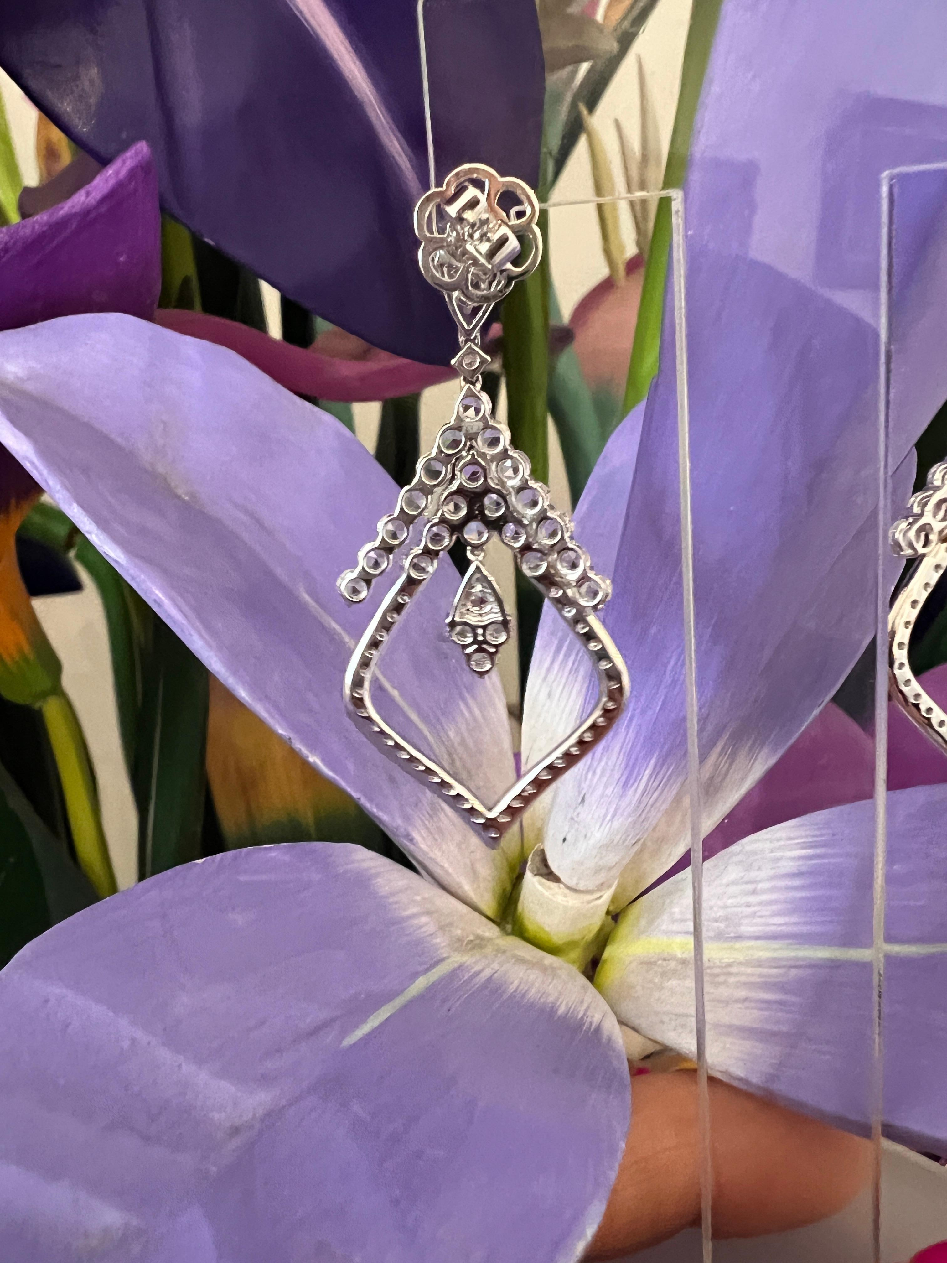 Orecchini pendenti con diamante in vendita 2