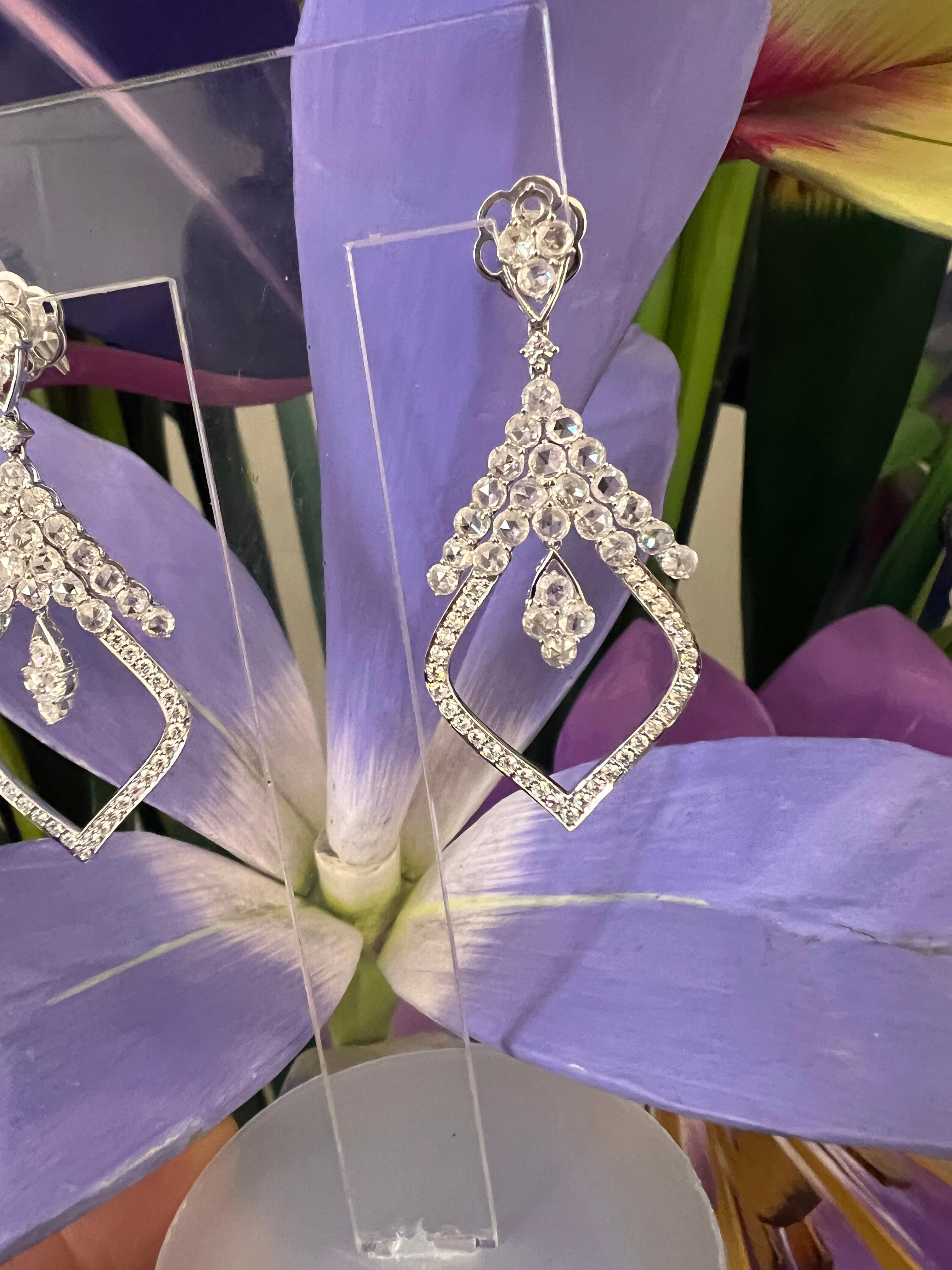 Orecchini pendenti con diamante in vendita 3