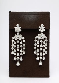 Orecchini pendenti con diamante