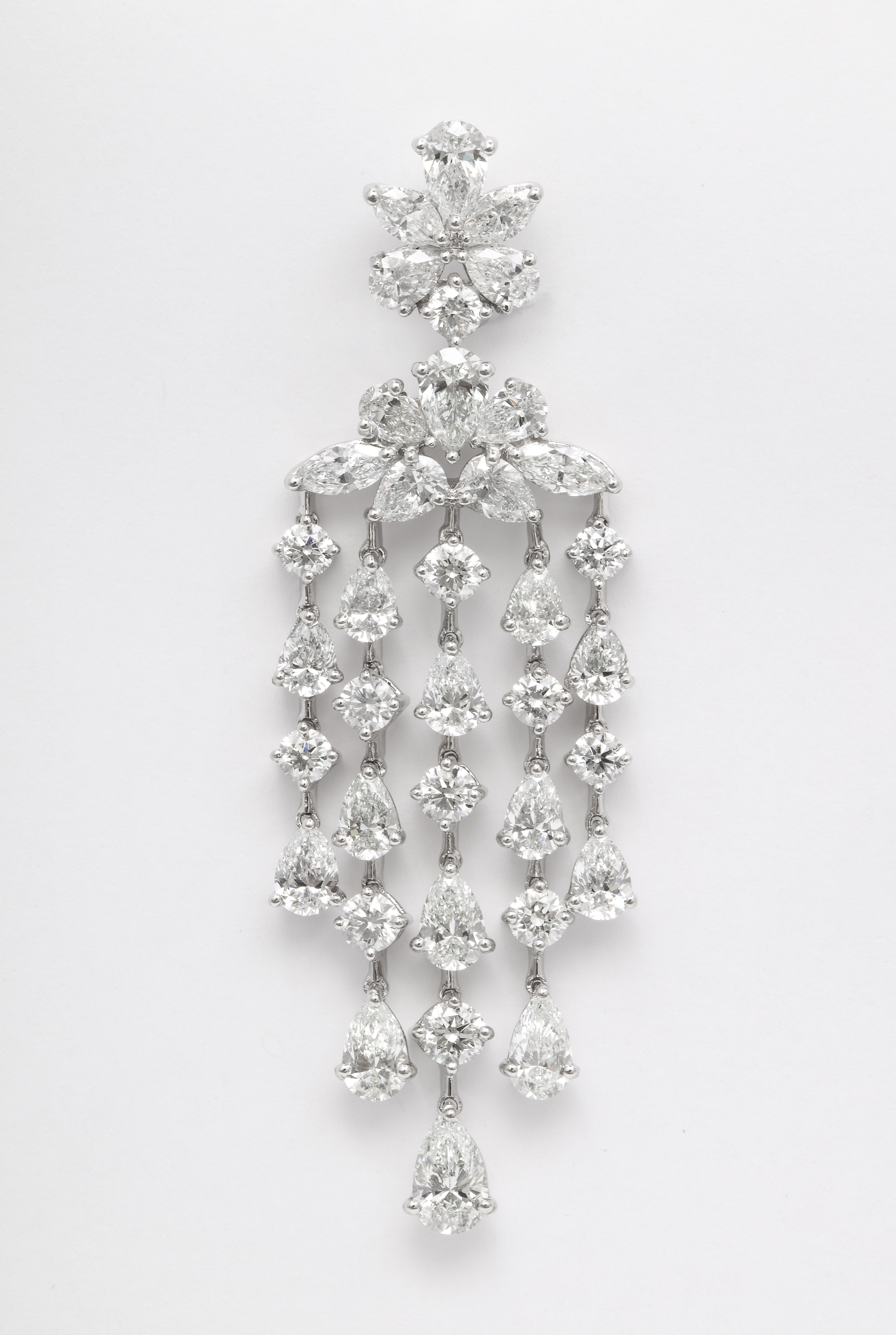Diamond Chandelier Dangle Earrings In New Condition For Sale In New York, NY