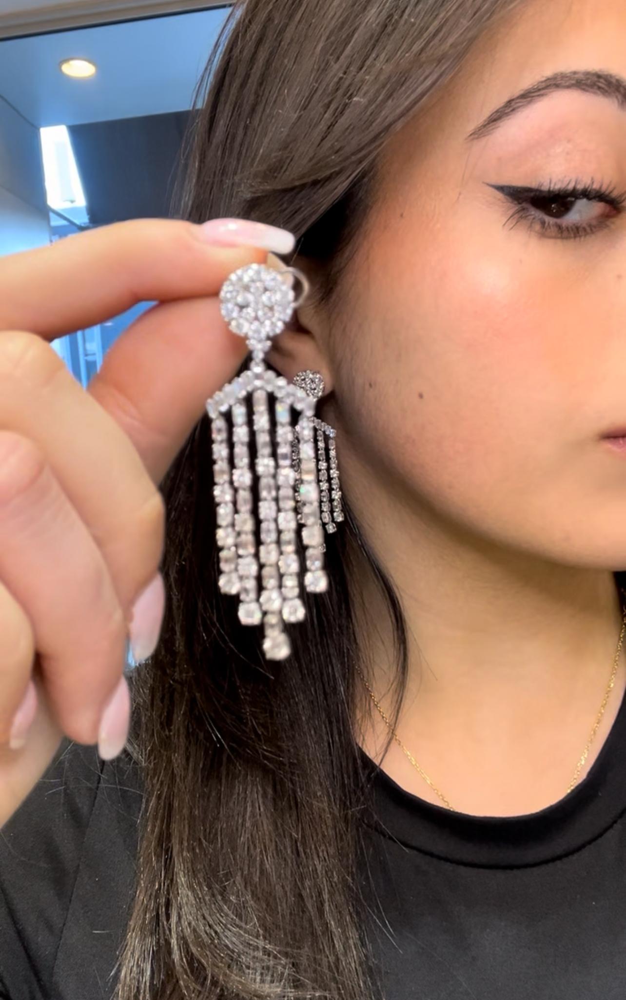 Diamant-Kronleuchter-Ohrringe 10,00ct Smaragd & runder Brillantschliff 18K Weißgold im Angebot 1