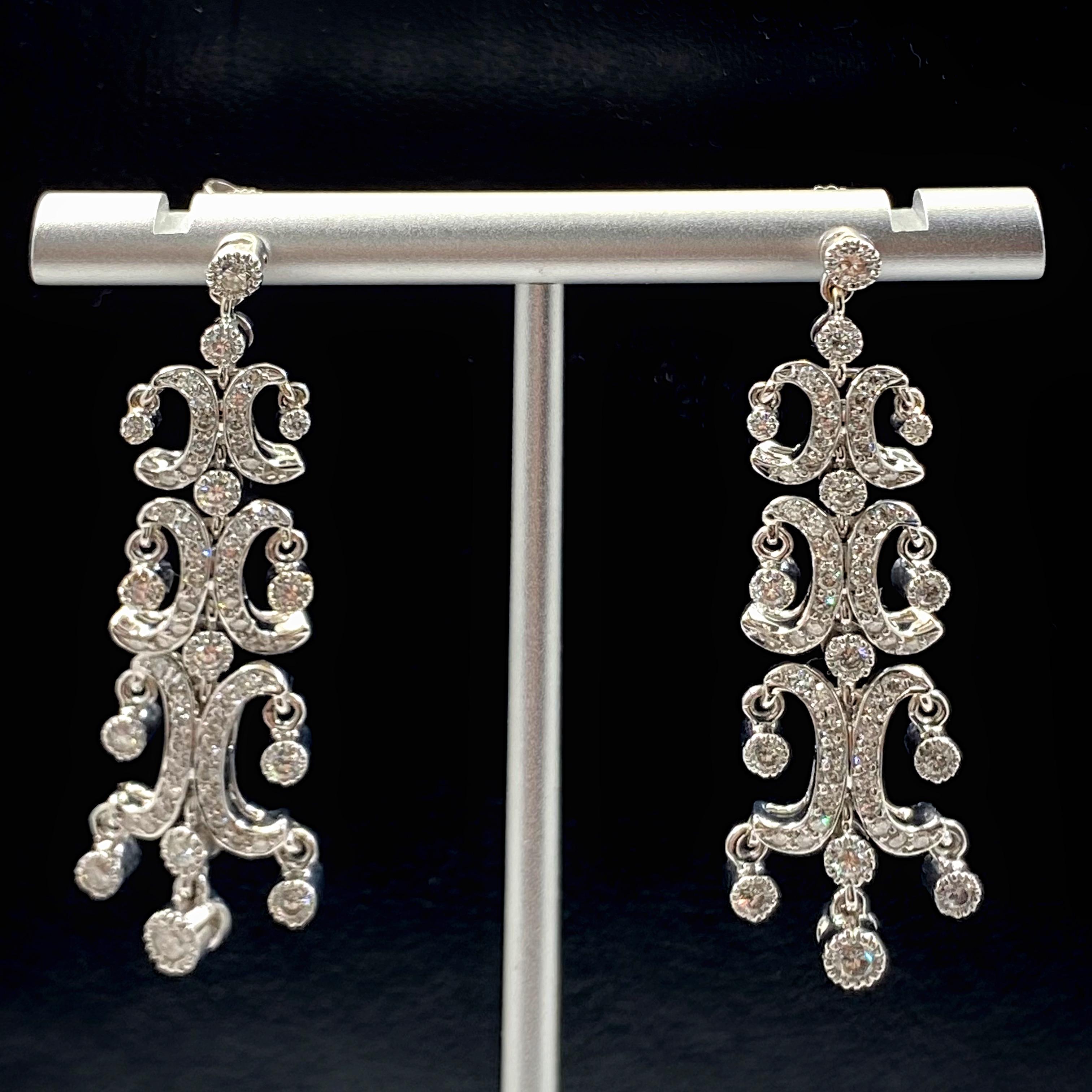 Round Cut Diamond Chandelier Earrings 1.70 Carat G VS 18 Karat White Gold For Sale