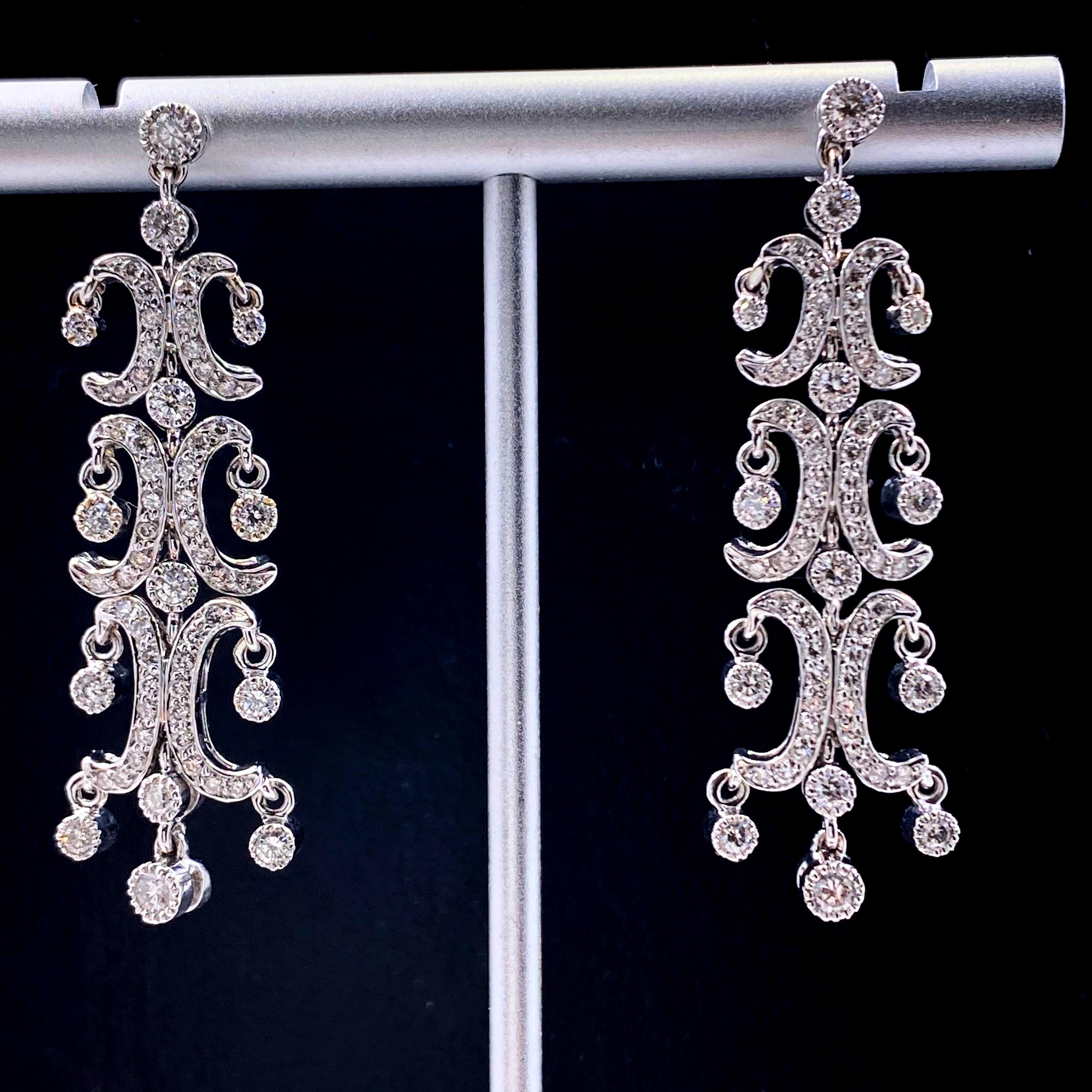 Diamond Chandelier Earrings 1.70 Carat G VS 18 Karat White Gold In Excellent Condition For Sale In San Diego, CA