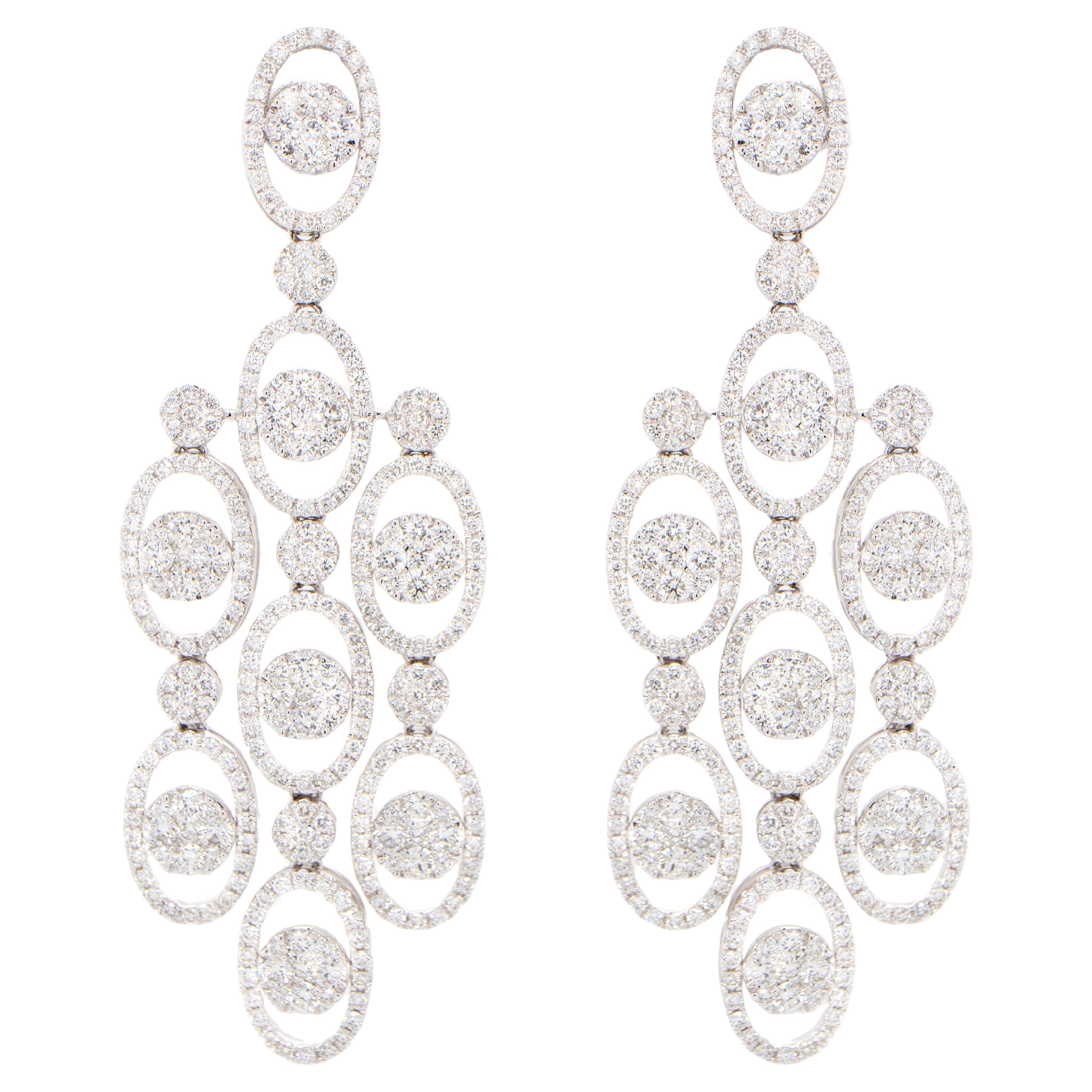 Boucles d'oreilles lustre en or blanc 18 carats avec diamants de 3,7 carats