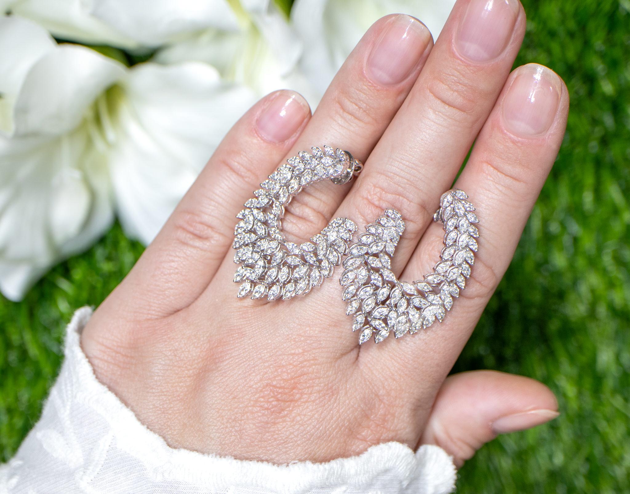 Women's Diamond Chandelier Earrings 5.13 Carats 18K White Gold For Sale