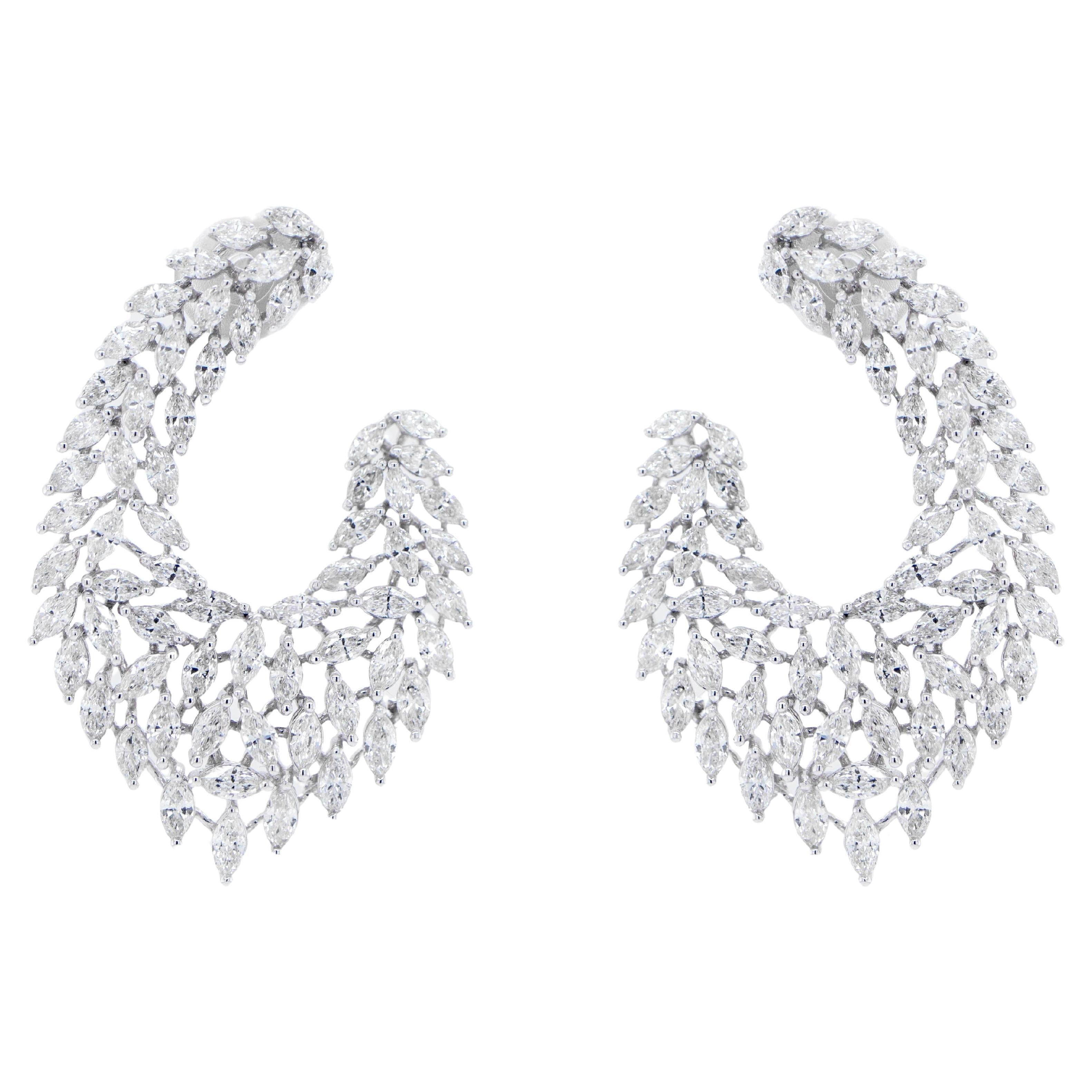 Boucles d'oreilles lustre en or blanc 18 carats et diamants 5,13 carats en vente