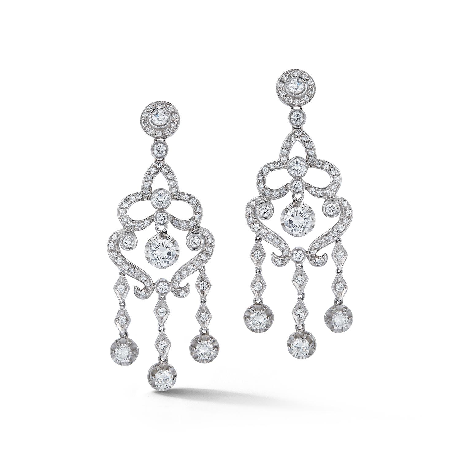 Diamond Chandelier earring with 2 center brilliant round cut diamonds  approximately 1.00 ct and 142 brilliant diamonds approximately 3.93 ct 
Measurements: 2.25