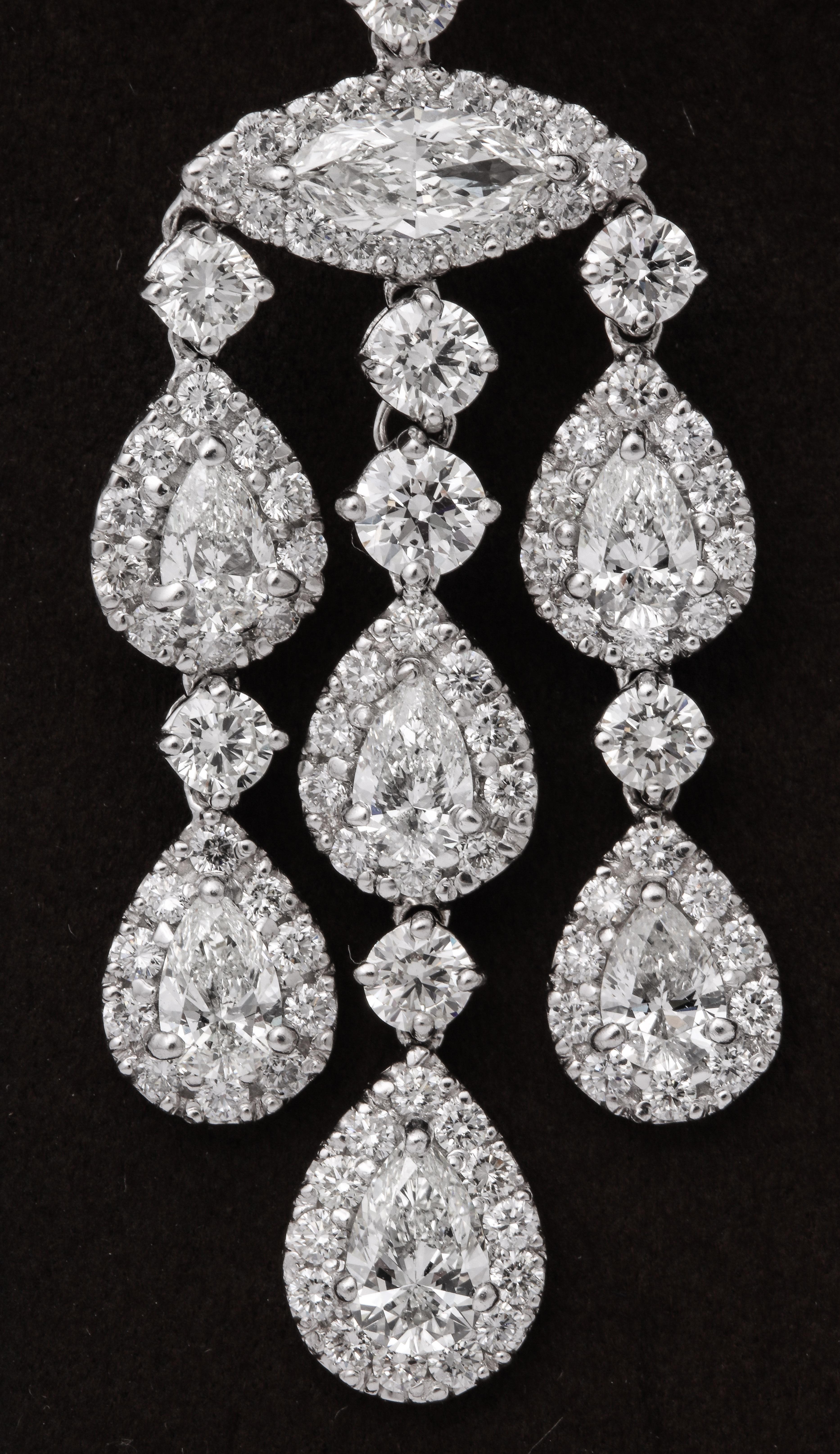 Taille poire Boucles d'oreilles chandelier - Diamant en vente