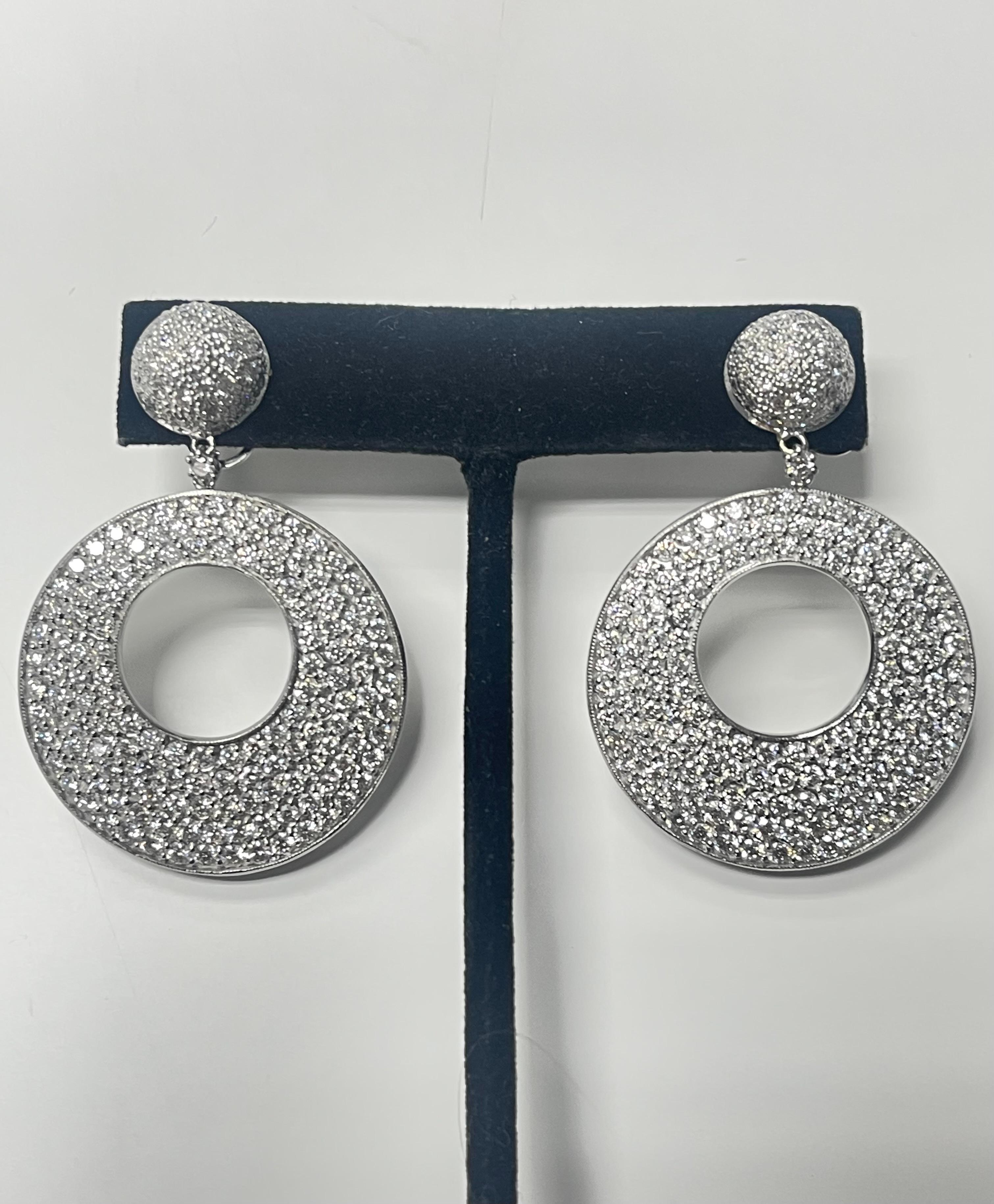 Contemporary Diamond chandelier earrings in 18 Karat White Gold. For Sale