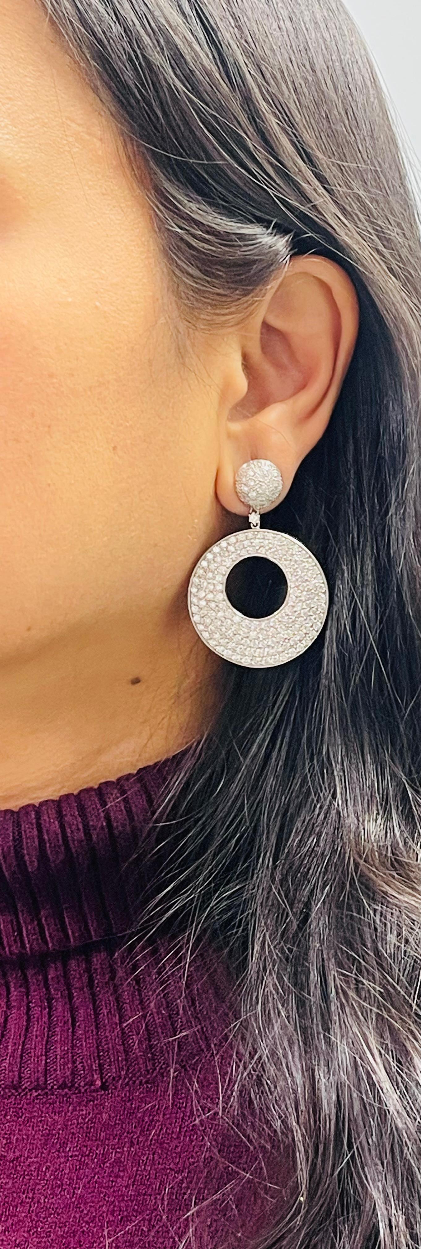 Women's Diamond chandelier earrings in 18 Karat White Gold. For Sale