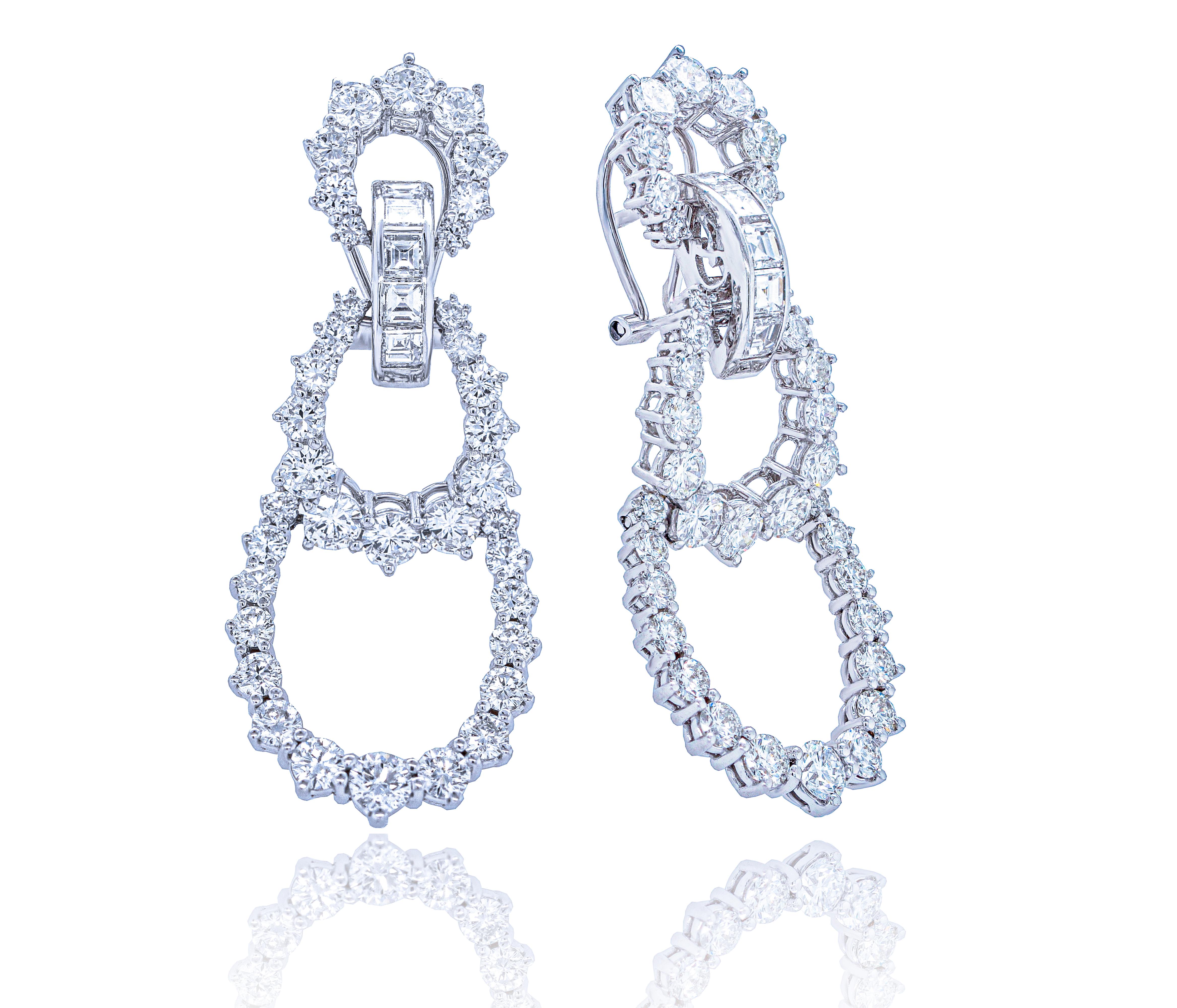 Diamond Chandelier Earrings in White Gold

Description
Diamond earrings:
18K white gold earrings with 10.00 carats of diamonds
Length: 2