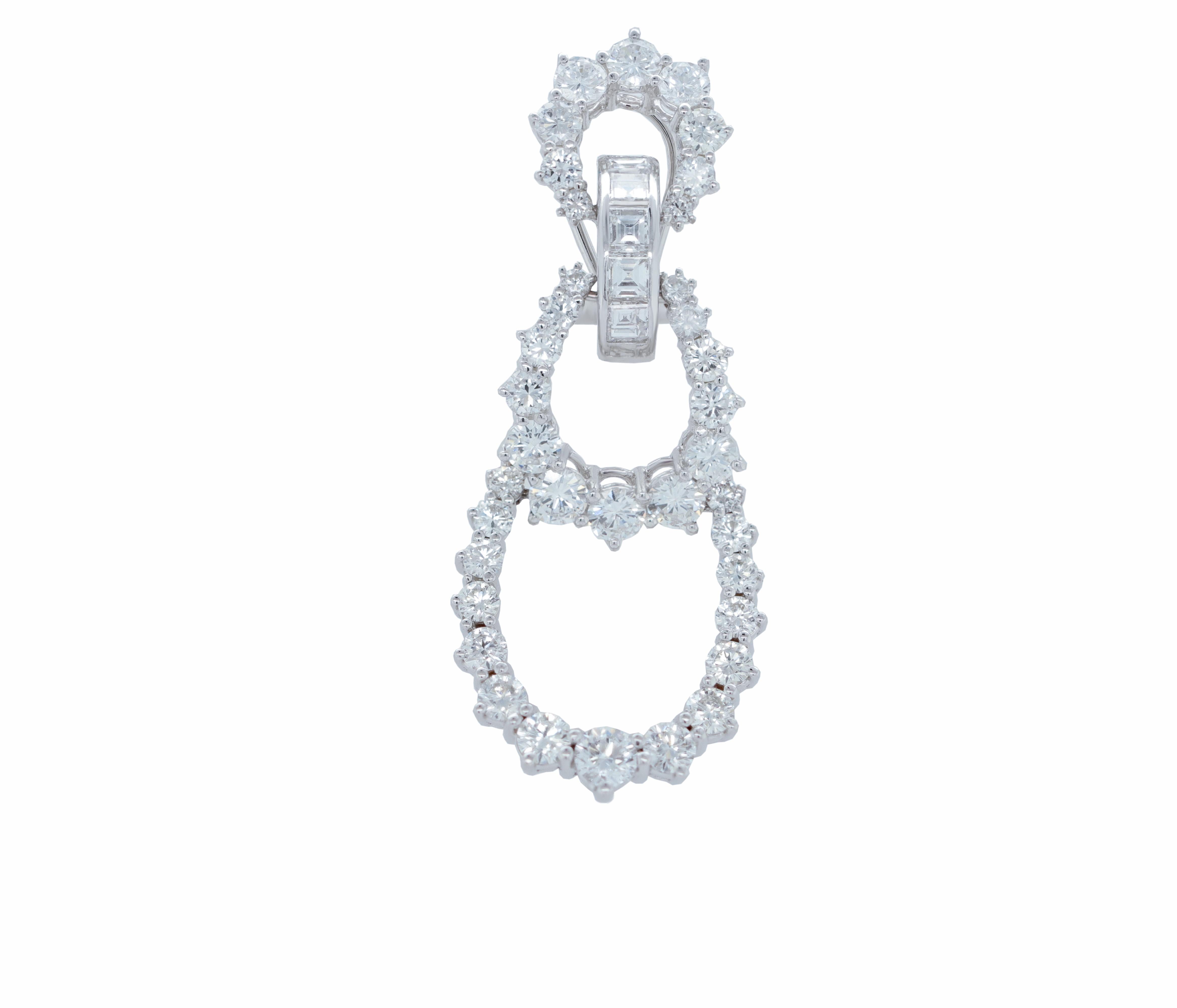 Diamond Chandelier Earrings in White Gold In New Condition For Sale In New York, NY