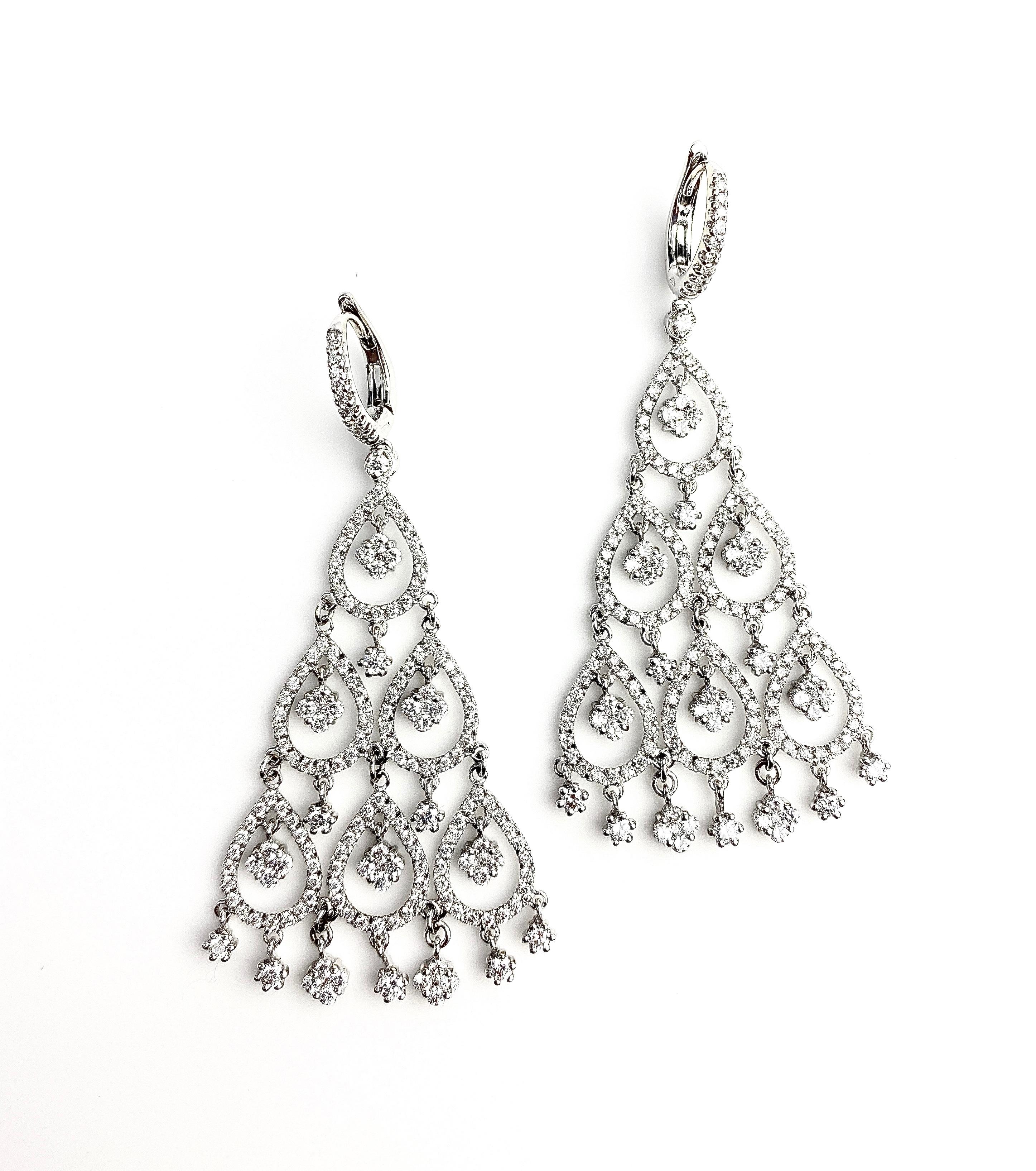 Round Cut Diamond Chandelier Earrings in White Gold For Sale