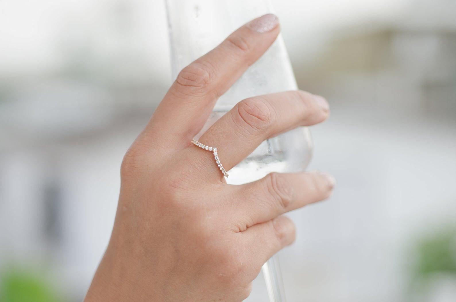 Beautiful chevron ring for Everyday Wear. Slimline of high-quality Diamonds, can wear alone or stack with Wedding Bands or Engagement Ring. Perfect for Anniversary and Holiday Gift.

Band Color/Metal type: 14K Yellow Gold, 14K White Gold, 14K Rose
