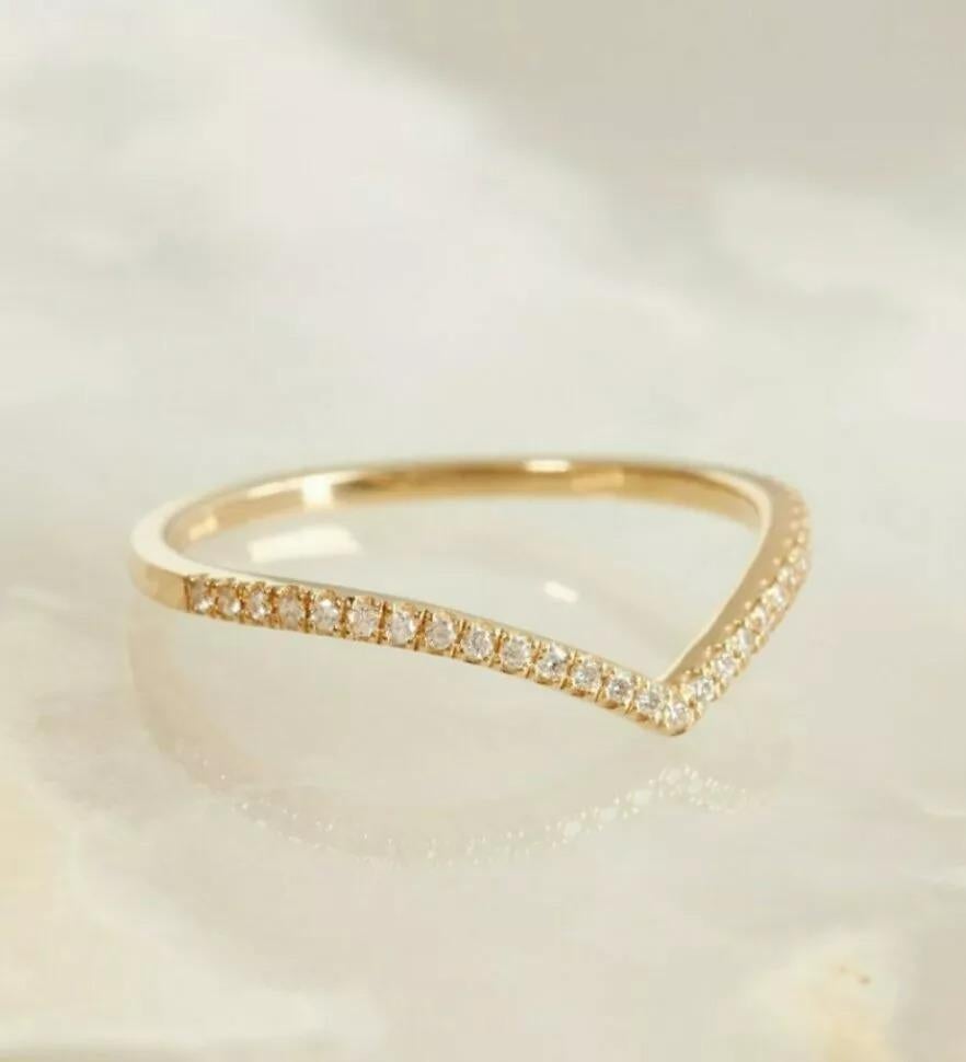 Anello Chevron Anello Chevron con diamante in oro massiccio 14k Anello con diamante impilabile a forma di V.I.I.
Leggero, può essere indossato tutti i giorni

Informazioni aggiuntive:
Condit: Nuovo senza etichette: Un articolo nuovo di zecca, non