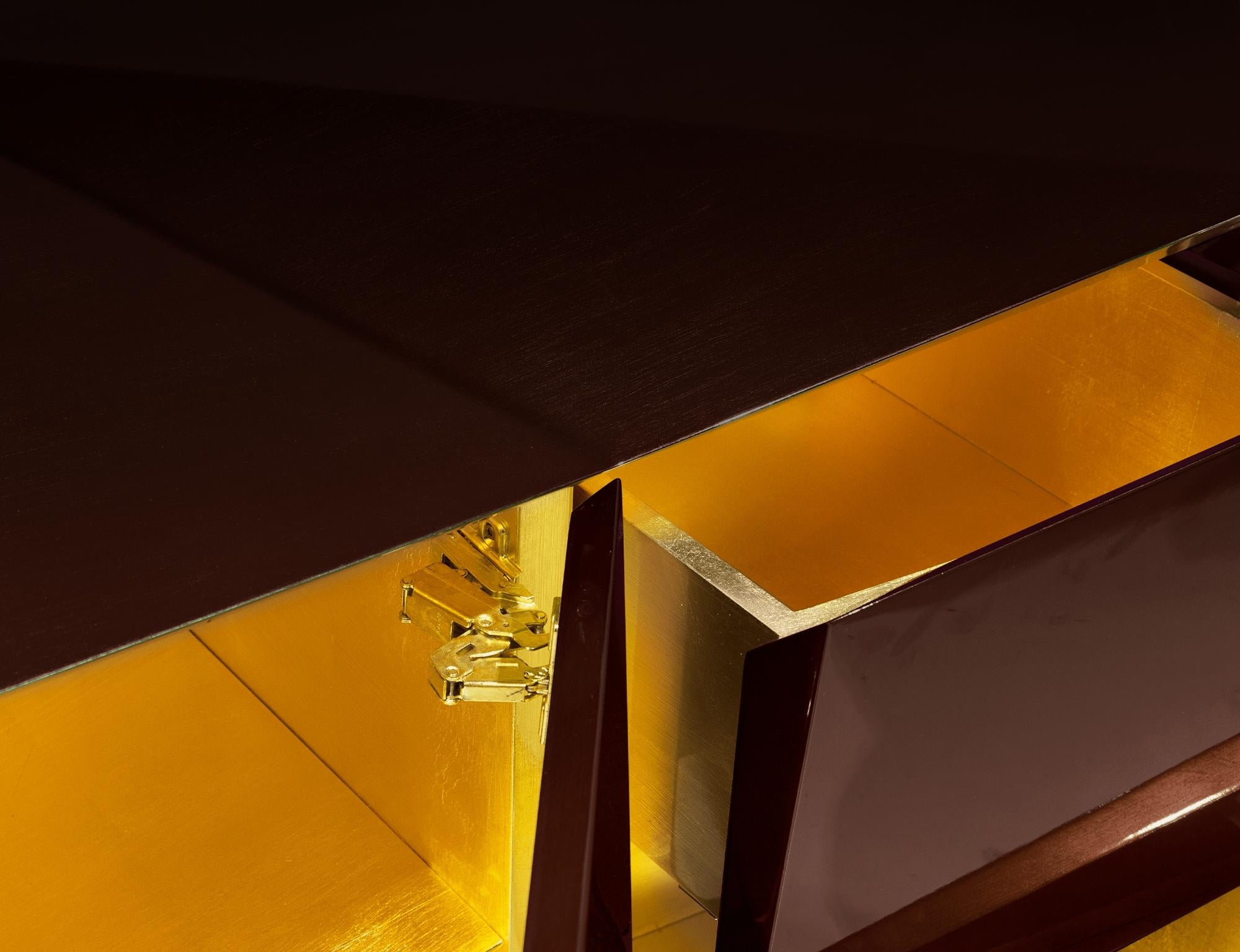 Buffet chocolat - Bois artisanal et laiton poli - Boca do Lobo en vente 4