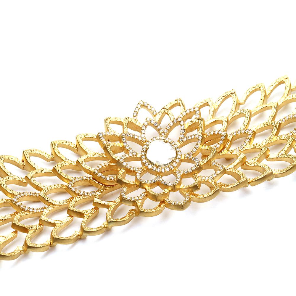 Contemporary Diamond Choker Necklace in 20K Yellow Gold with 3.0 Carat Diamonds For Sale