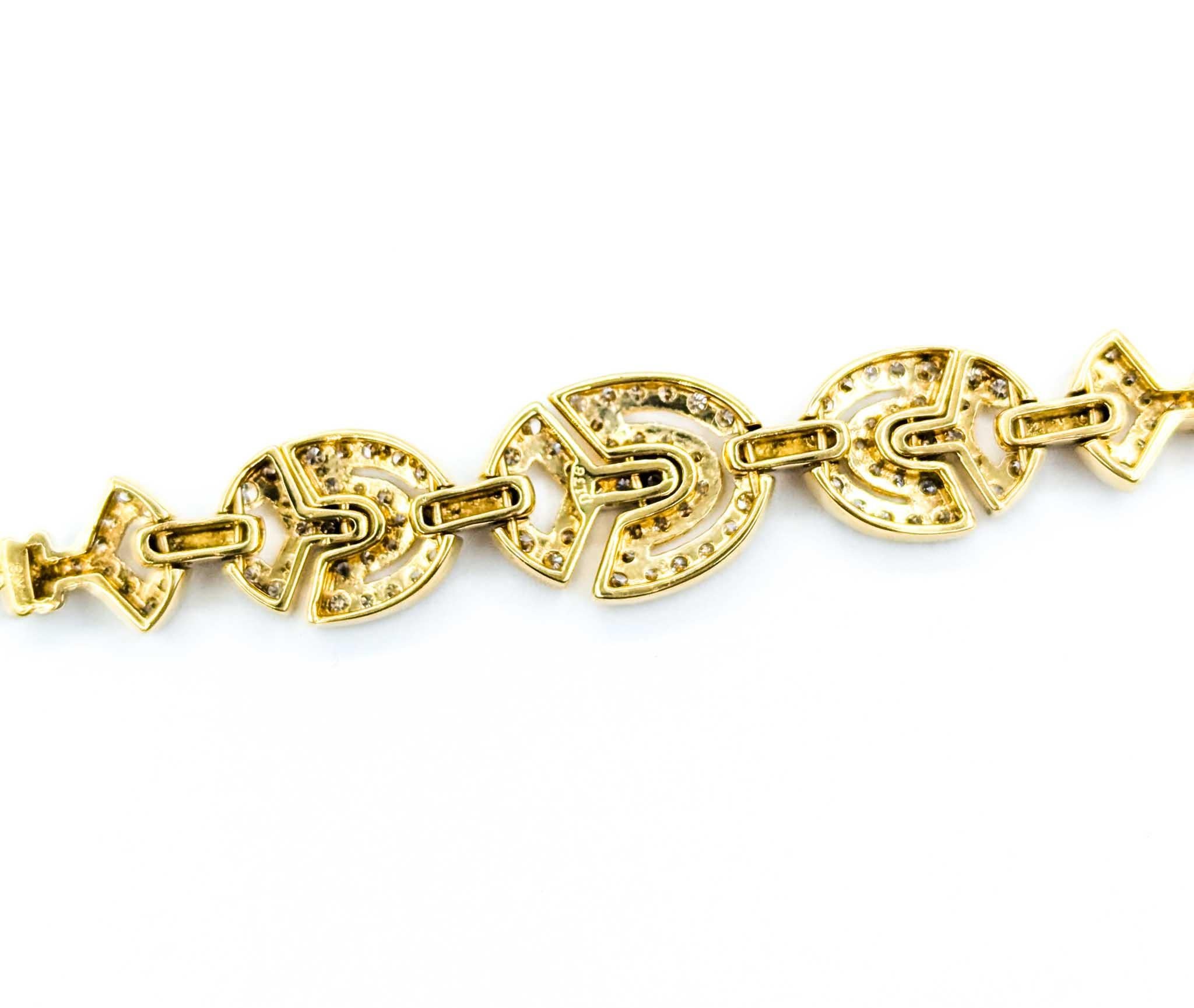 Round Cut Diamond Choker Necklace in Yellow Gold For Sale