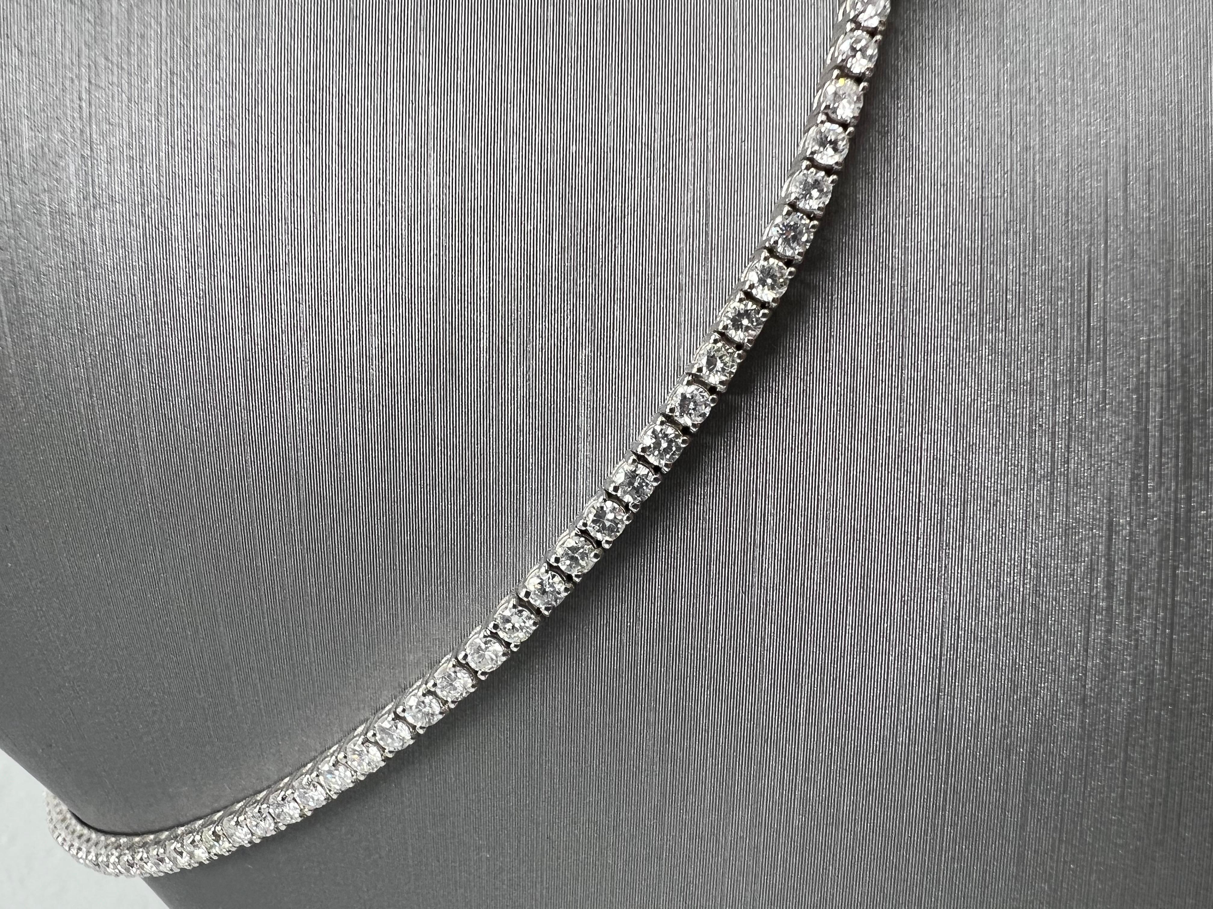 Diamond Choker with a Natural Emerald Gem-stone in 14k White and Natural Diamond In New Condition For Sale In Great Neck, NY
