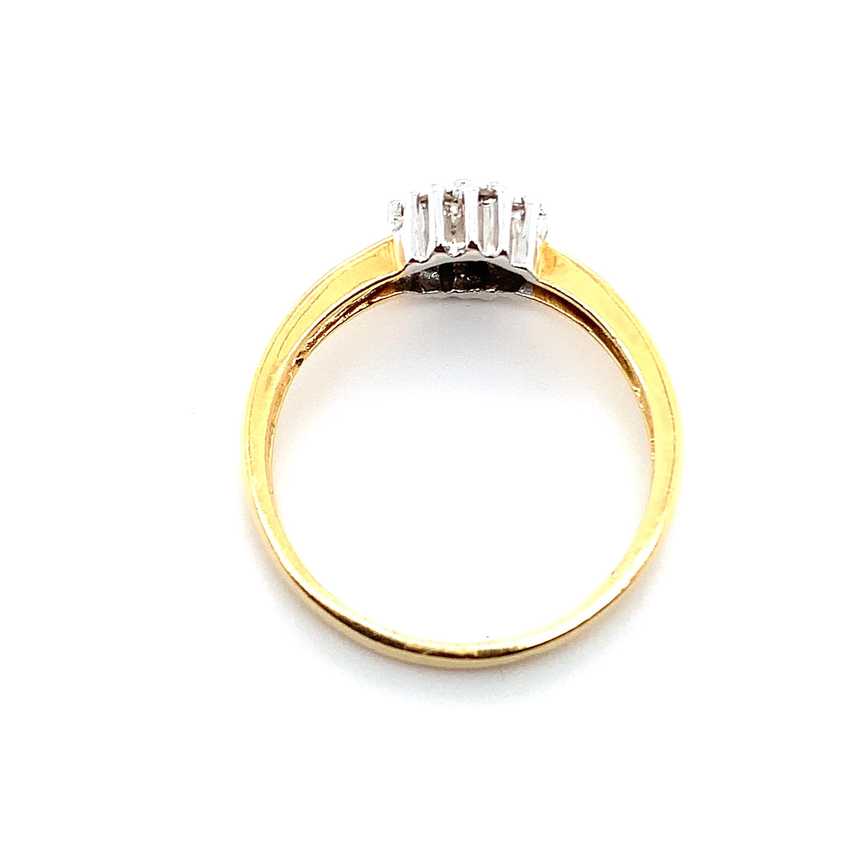 Modern Diamond chunky cluster engagement ring 18k yellow gold For Sale