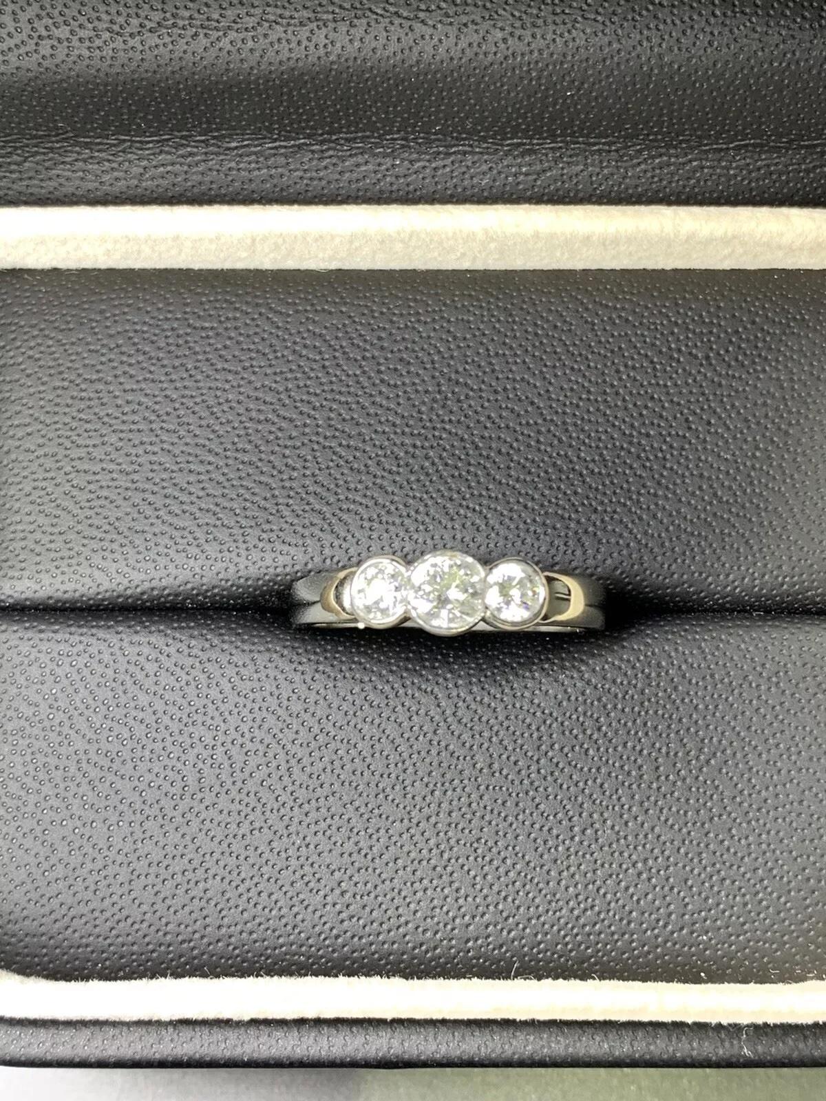 Diamond Chunky trilogy engagement ring in platinum wedding In New Condition In London, GB