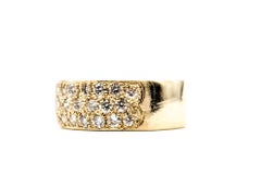Anillo tipo «cigar band» con diamantes, en oro amarillo de 14k