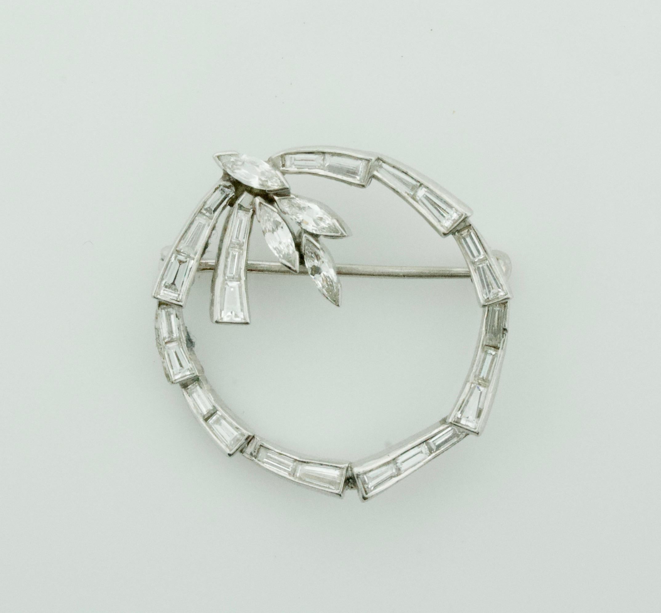 Diamond Circle Brooch in Platinum circa 1950s 2.50 Total Diamond Weight For Sale 1